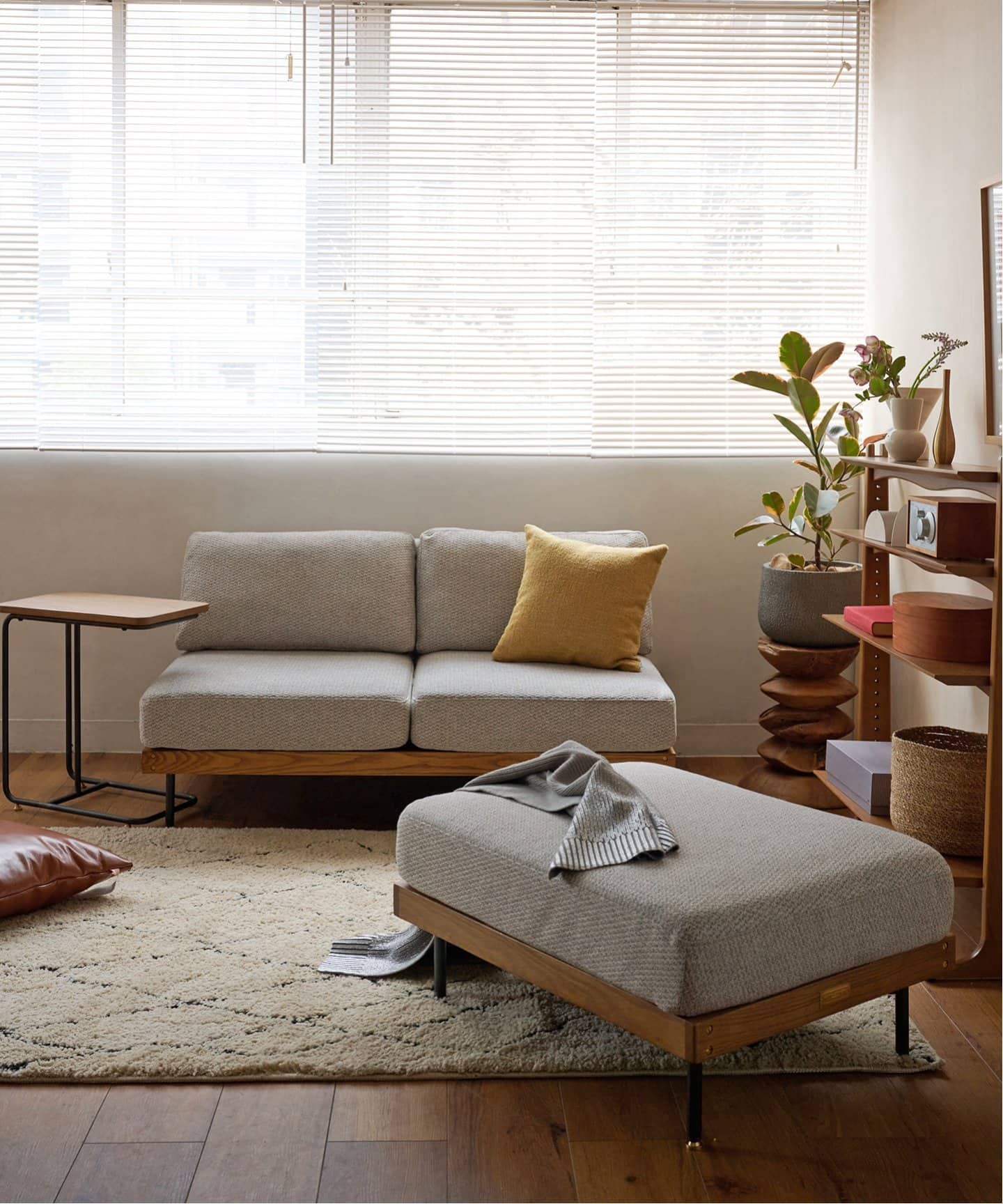 【送料お得な低価格/組立要】LILLE OTTOMAN 2ND 25(IVORY)　リルオットマン 700