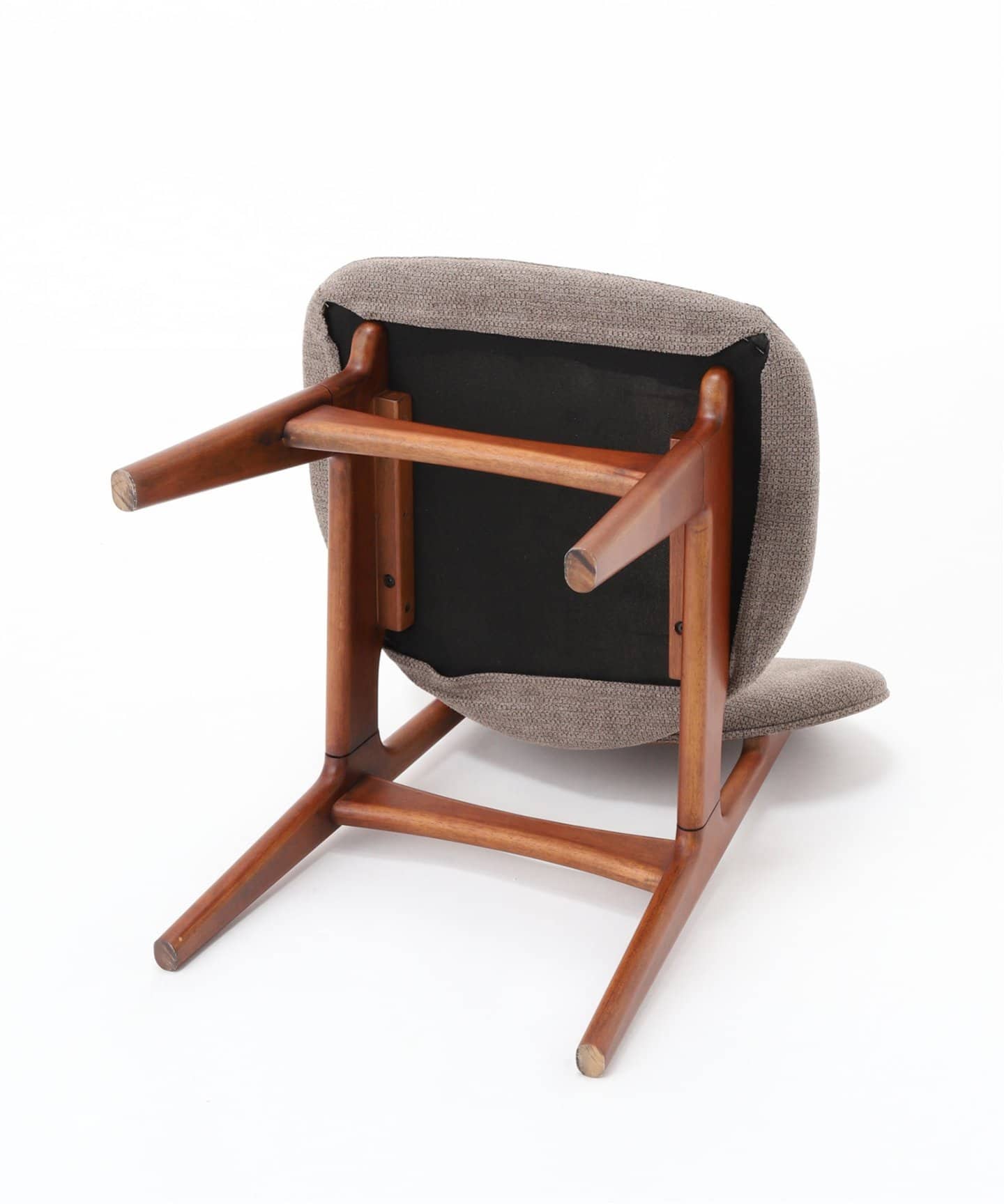 【送料お得な低価格/完成品】TRESTLES LOUNGE CHAIR(BE)　トラッセルラウンジチェア ベージュ　704