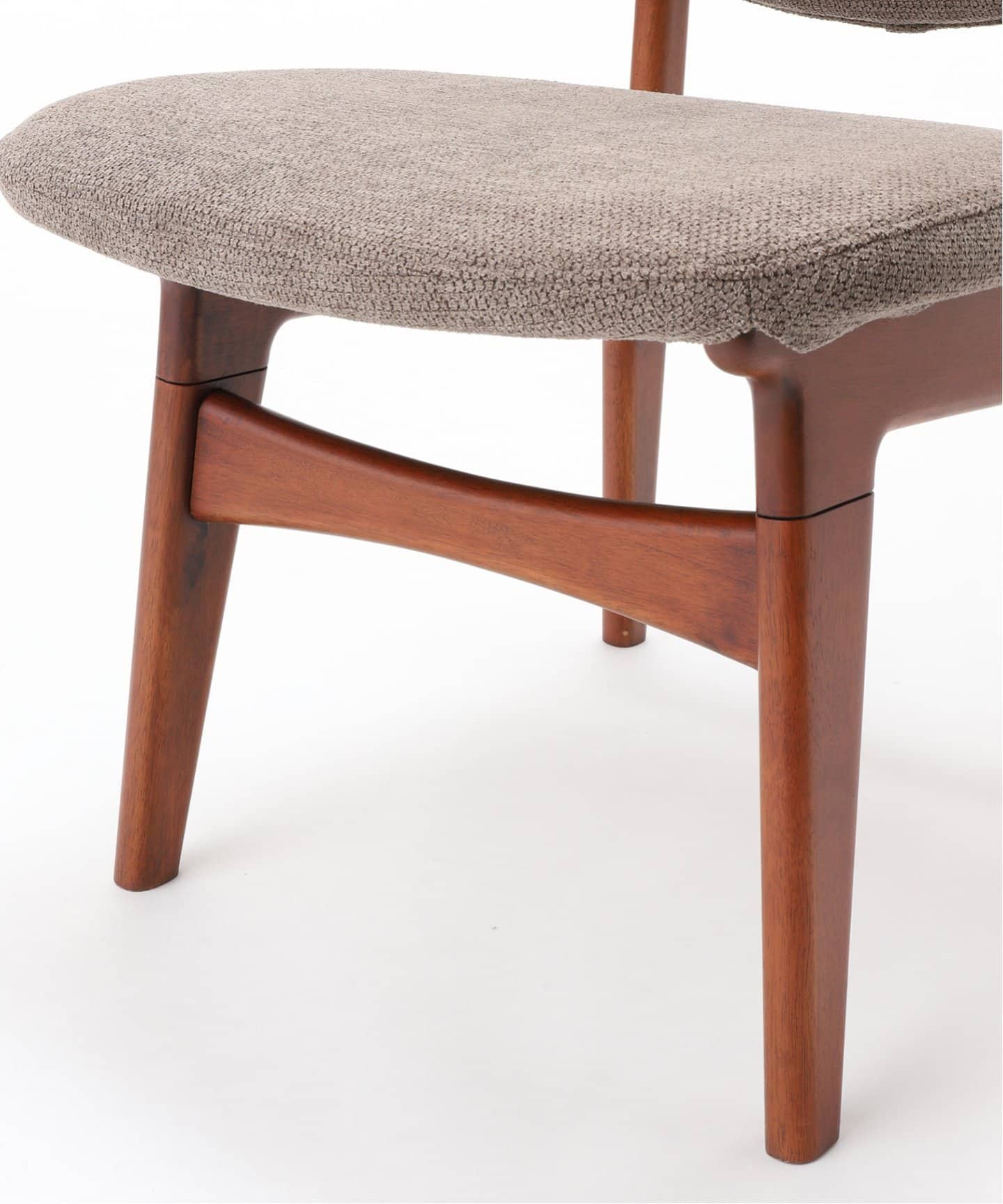 【送料お得な低価格/完成品】TRESTLES LOUNGE CHAIR(BE)　トラッセルラウンジチェア ベージュ　704