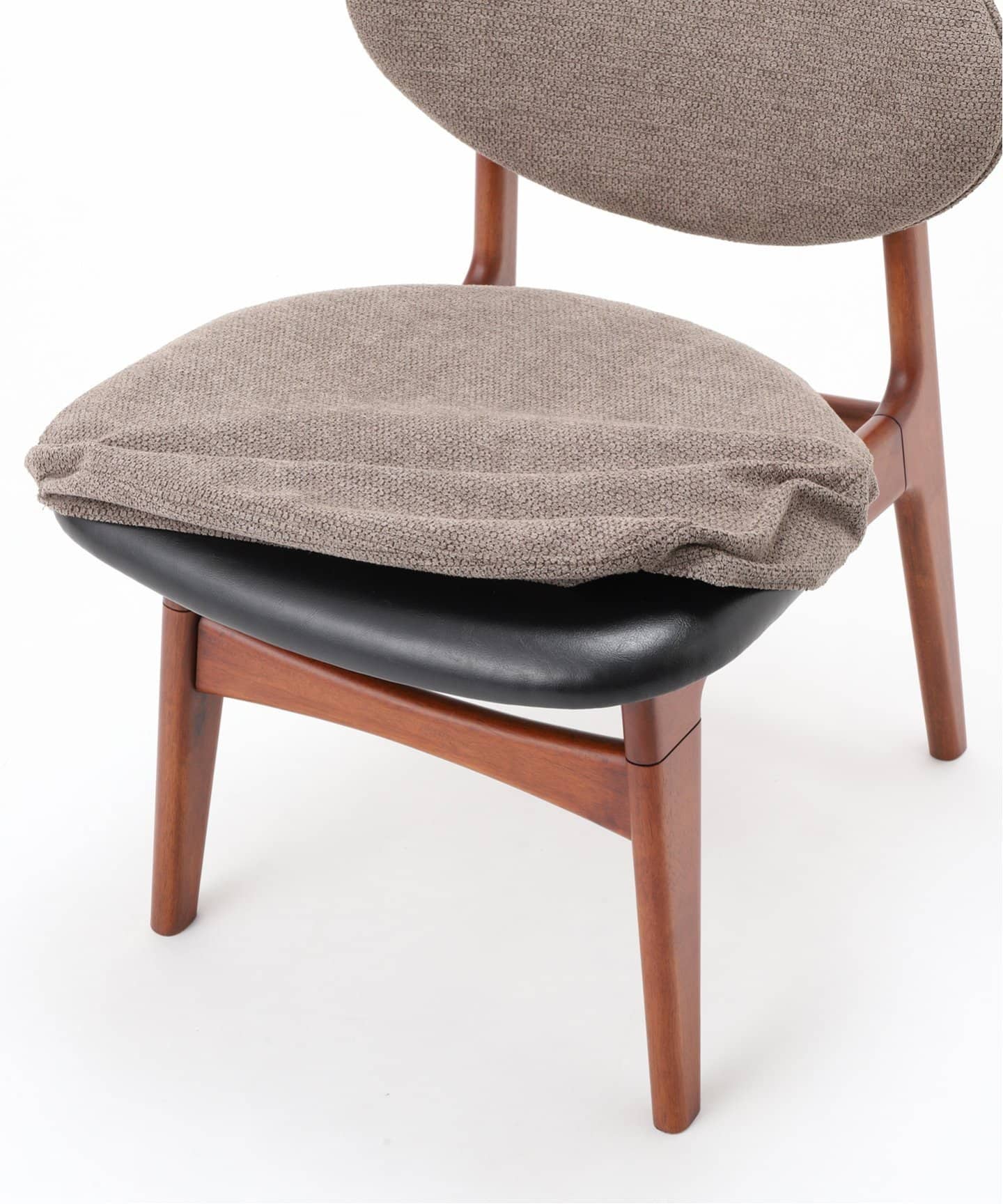 【送料お得な低価格/完成品】TRESTLES LOUNGE CHAIR(BE)　トラッセルラウンジチェア ベージュ　704