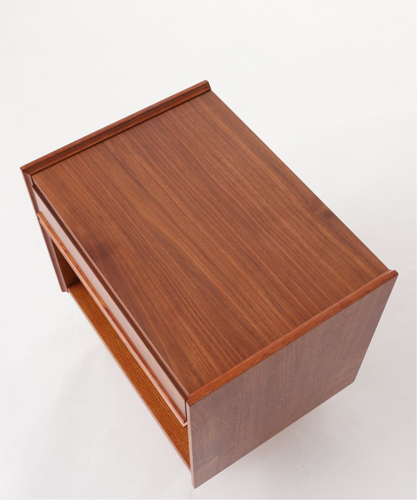 TRESTLES NIGHT STAND トラッセルナイトスタンド　701