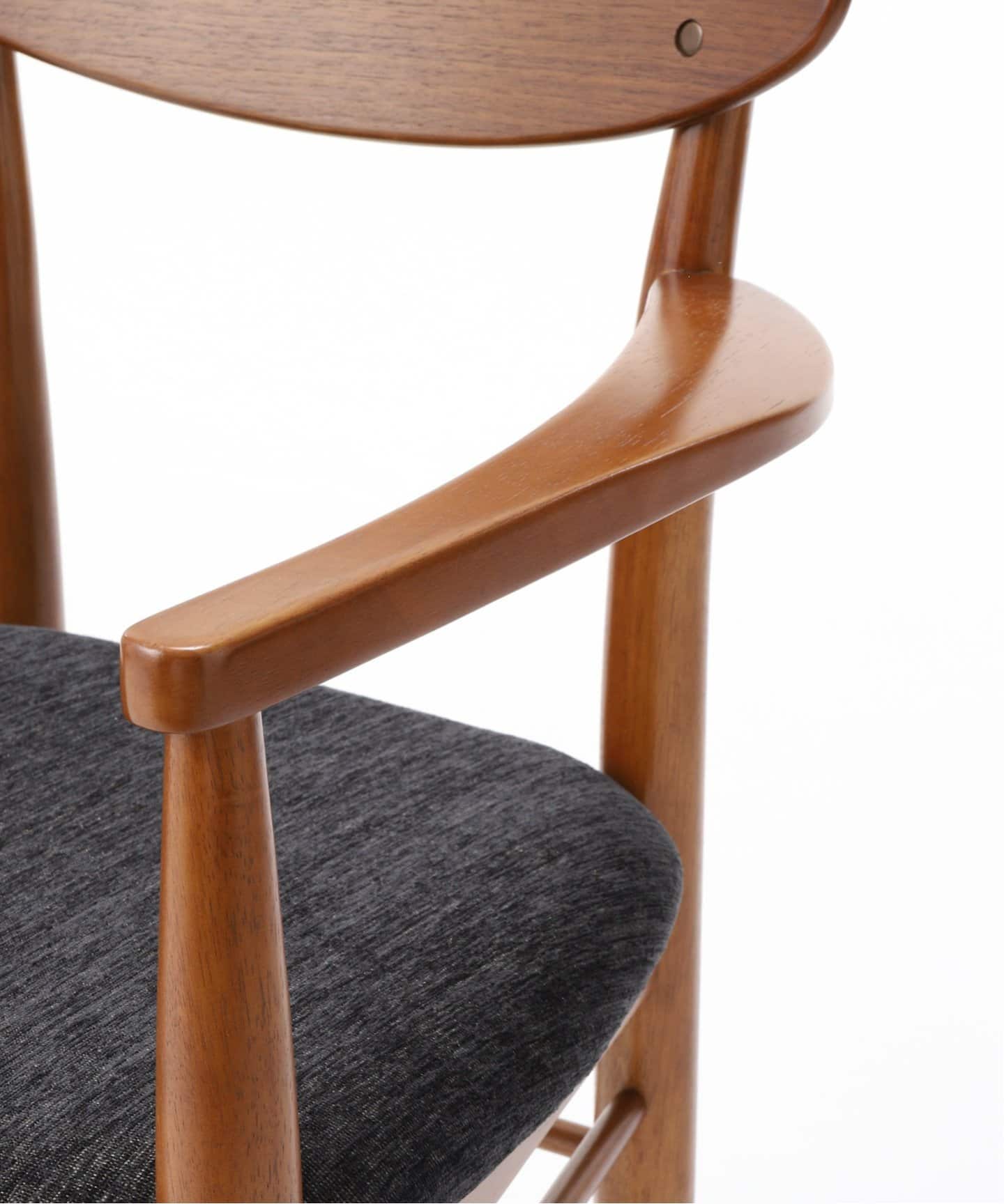 TRESTLES ARM CHAIR トラッセルアームチェア　704