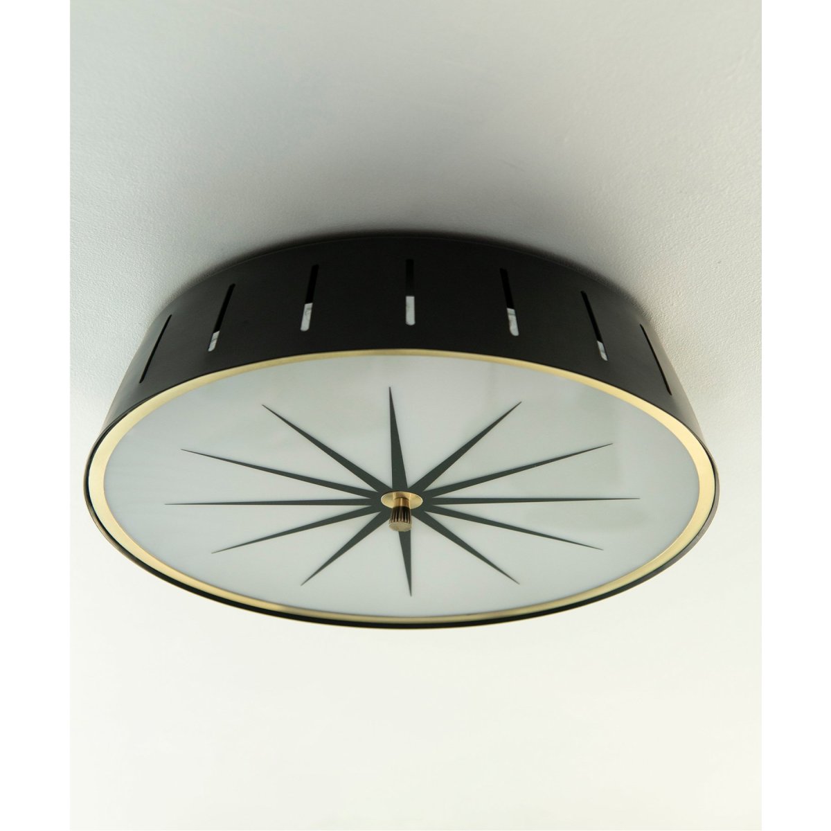 【未使用品】LEDシーリングライト「広島東洋カープ」2016年記念モデル LEDシーリングライト「広島東洋カープ」2016年記念モデルを発売