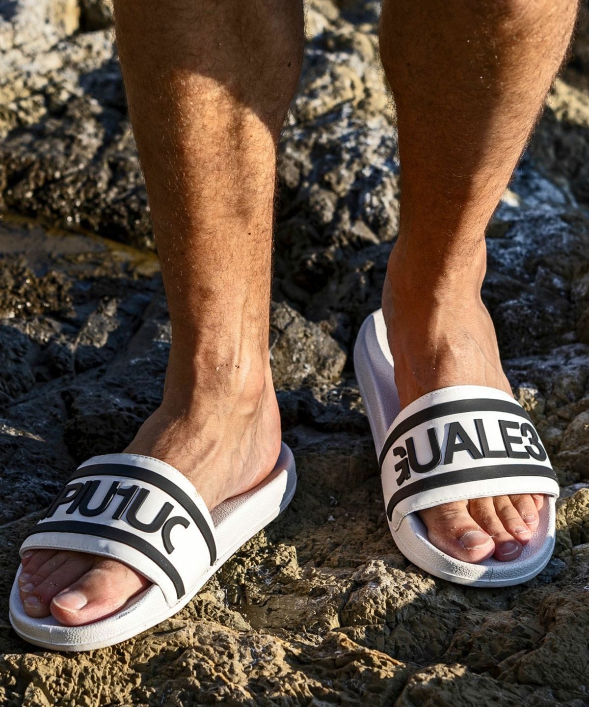 ラインロゴシャワーサンダル