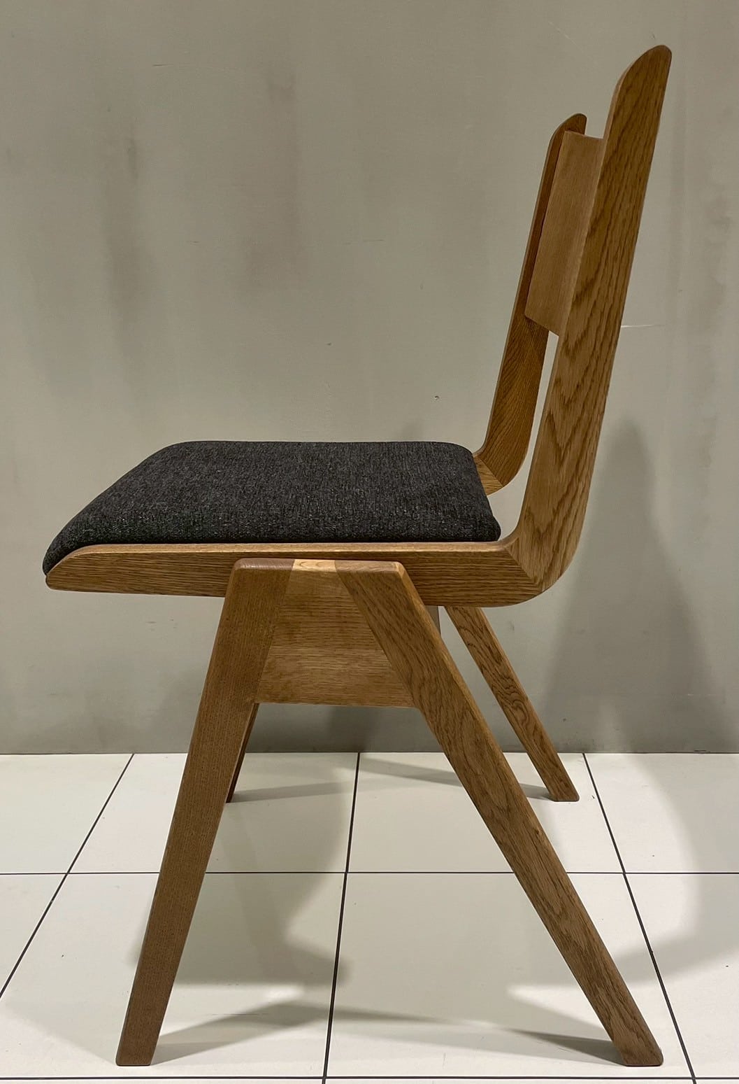 ハイドダイニングチェア(IC-DGY)　展示現品特価 WF-2/IC-DGY