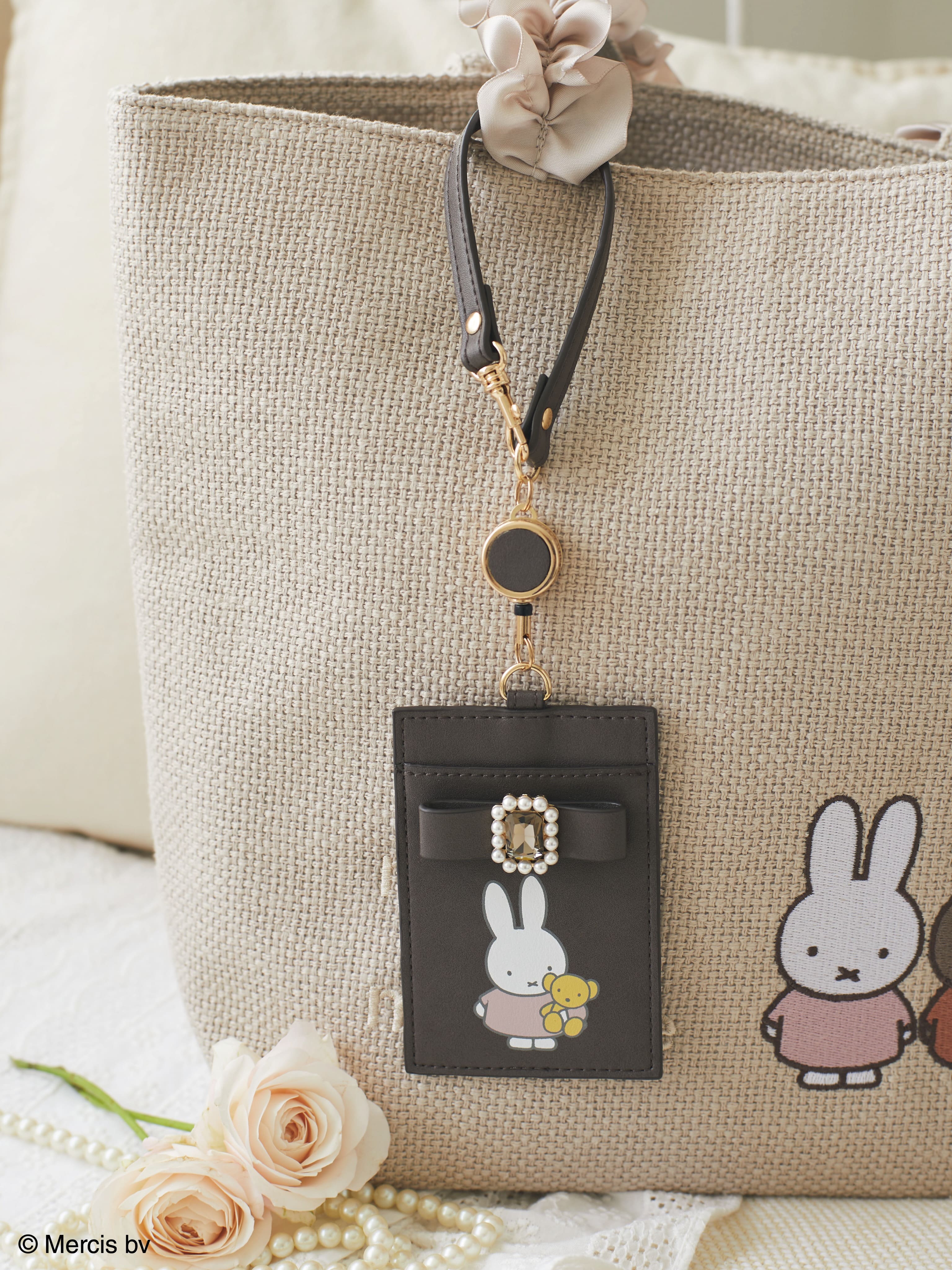 miffy/ﾘｰﾙ付きﾊﾟｽｹｰｽ(F Charcoal Gray)｜ メゾン ド フルール｜仙台PARCO ONLINE  PARCO（オンラインパルコ）
