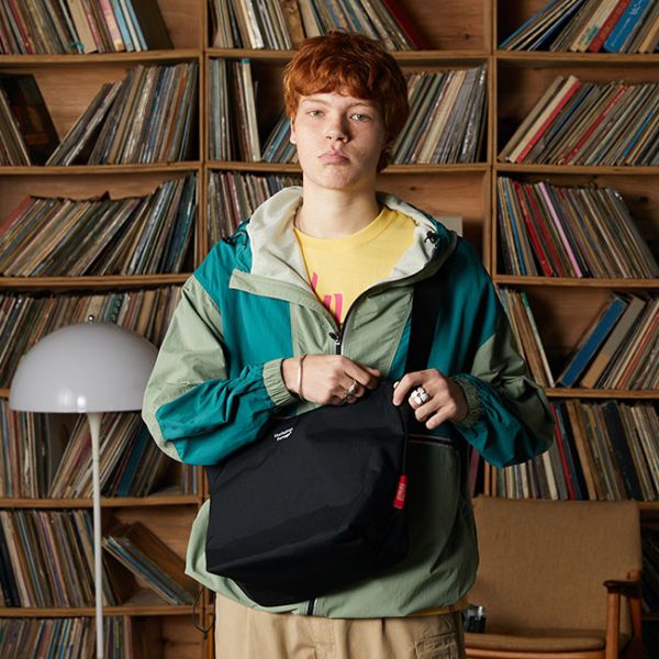 Cobble Hill Nylon Messenger Bag (M) No Flap Black M