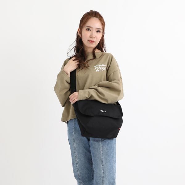 Nylon Messenger Bag JR Back Pocket W/ Divider Magnet Black S