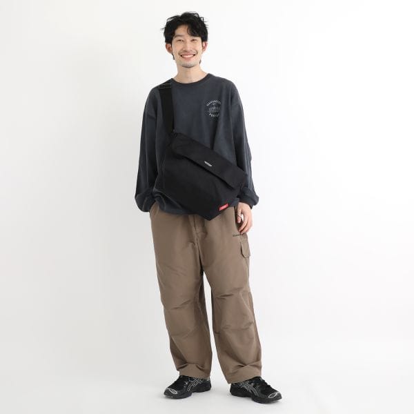 NY Messenger Bag JR Back Pocket W/ Divider Magnet Black Ｍ