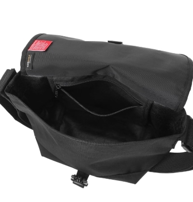 NYLON MESSENGER BAG (SM) FLAPZIPPER POCKET SAUCY DOG Black S