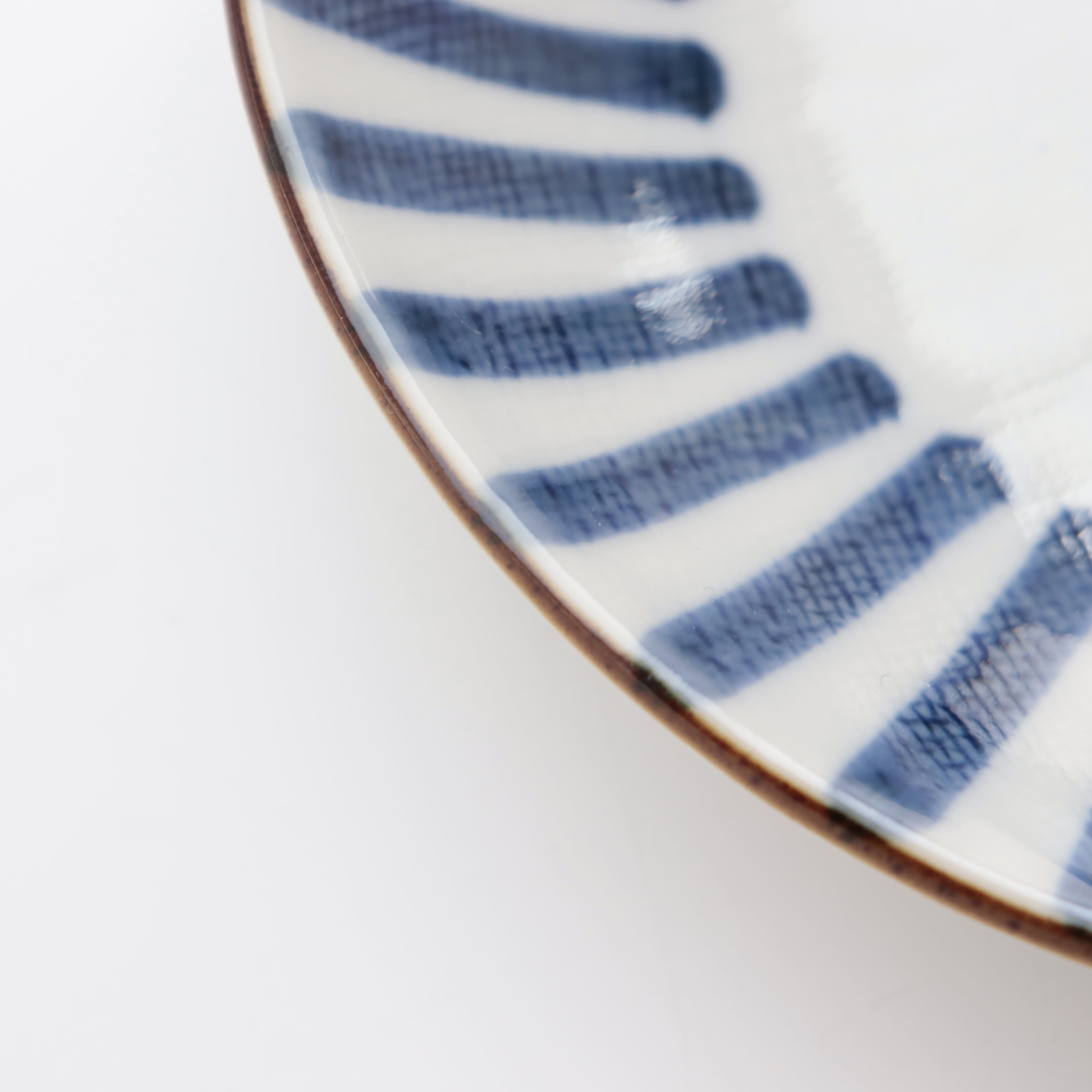 ５寸布目皿（十草文）/ 東吉窯