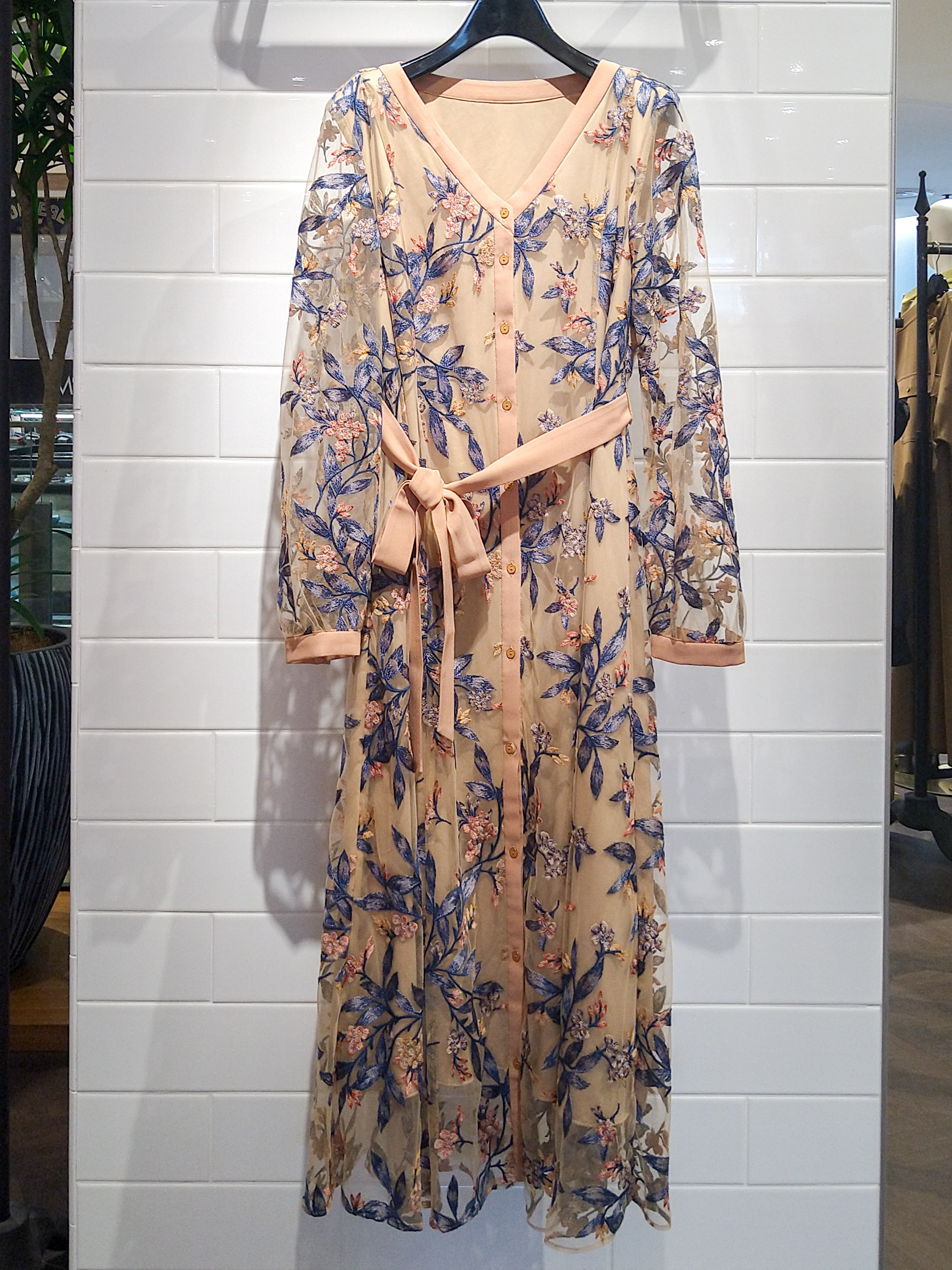 【仙台パルコ】フラワー刺繍フレアワンピース　ベージュ　36