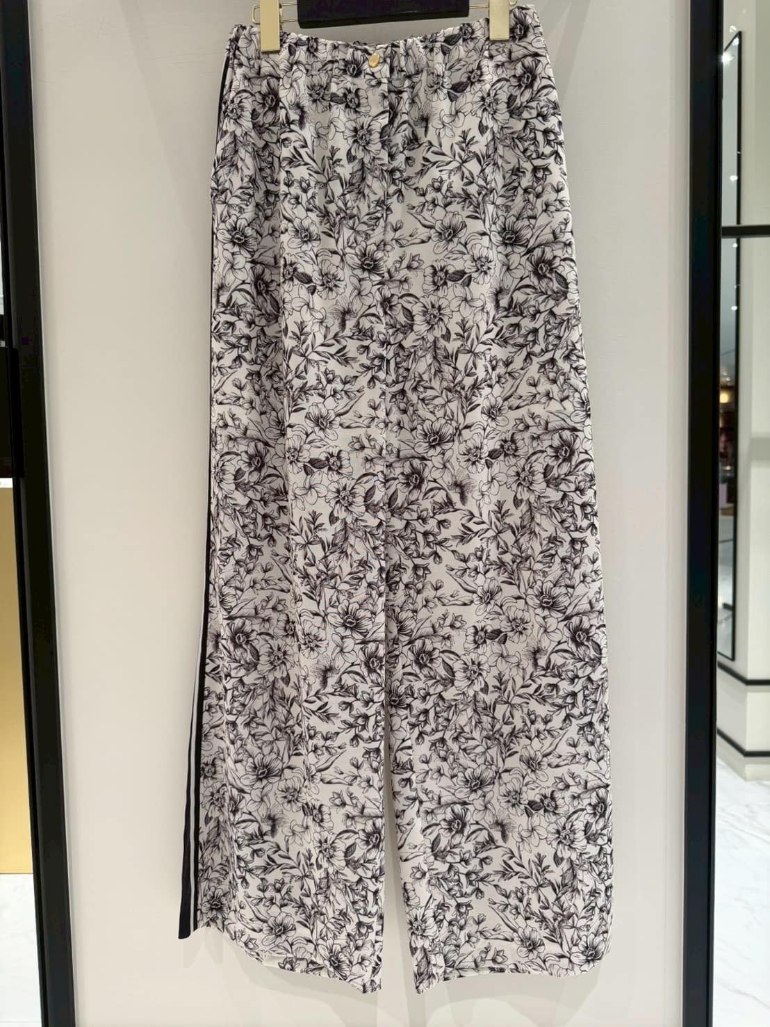 【仙台パルコ】モノトーンフラワープリントパンツ キナリ 36
