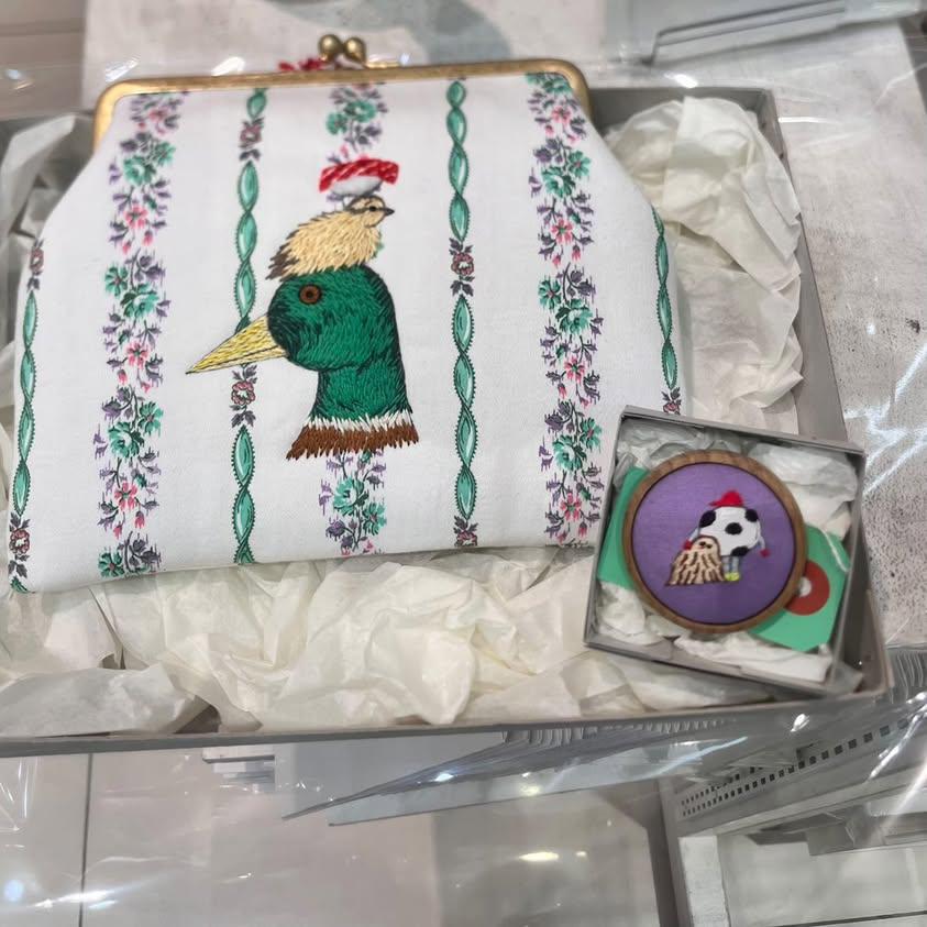 ロバのアンテナ　ブローチ　がま口