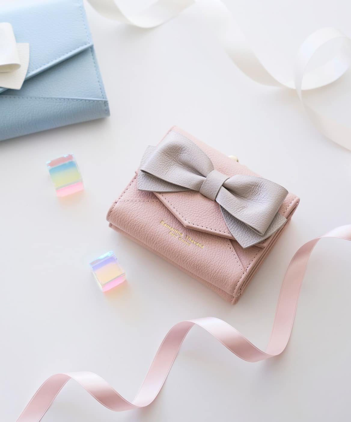 ビックリボン折財布