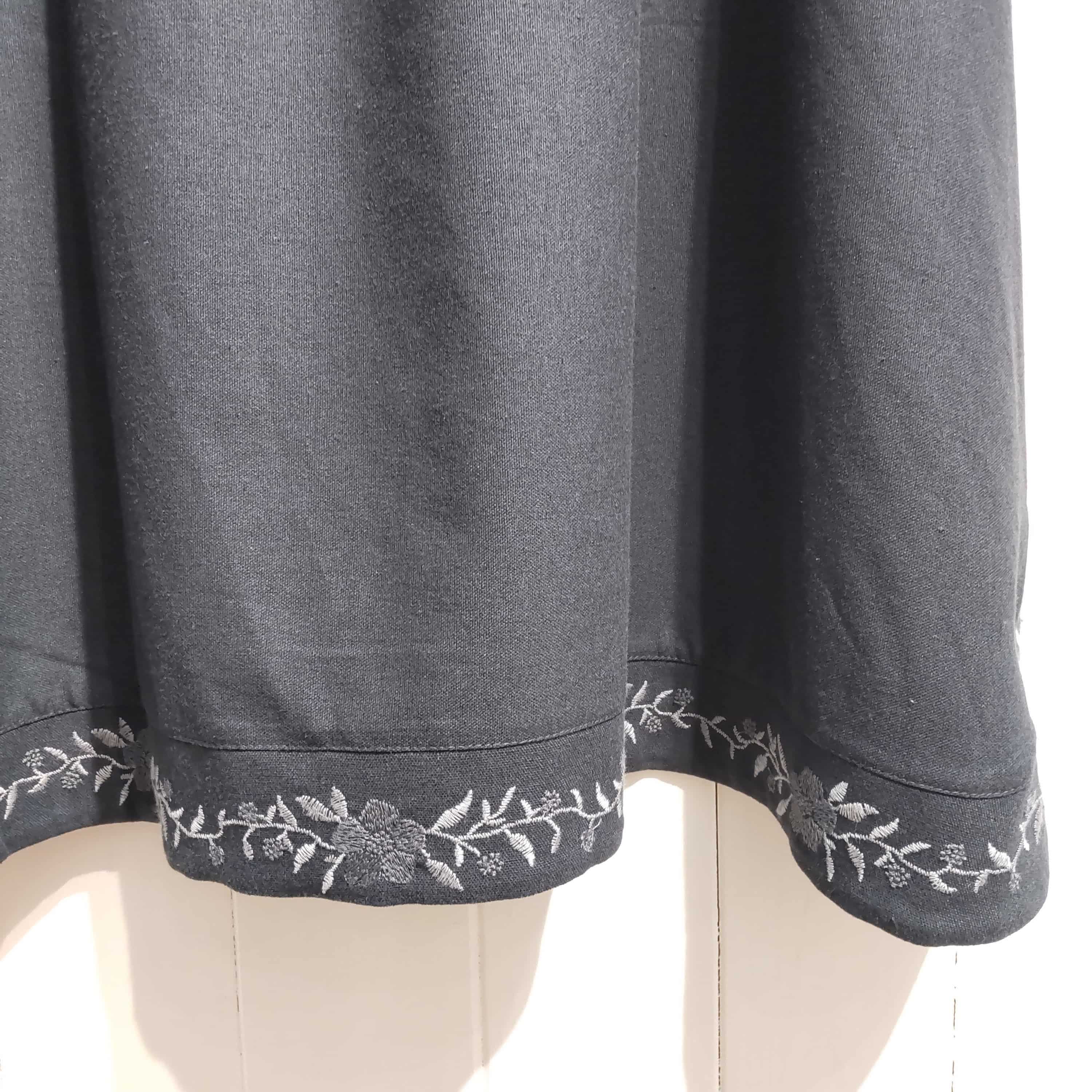 レーヨン麻刺繍入りノースリーブワンピース BO F