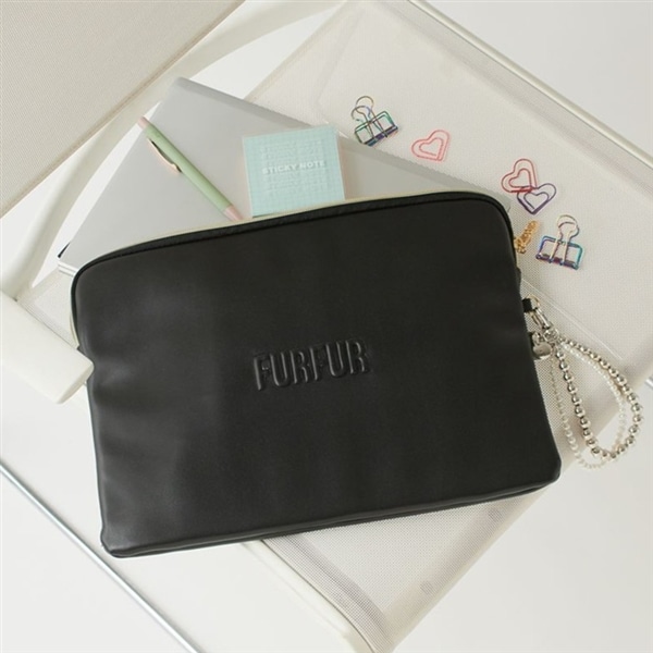 エンボスロゴPCケース BLK F