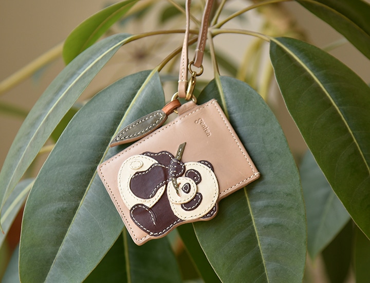 はみ出しパンダパスケース　パルコヤ上野限定