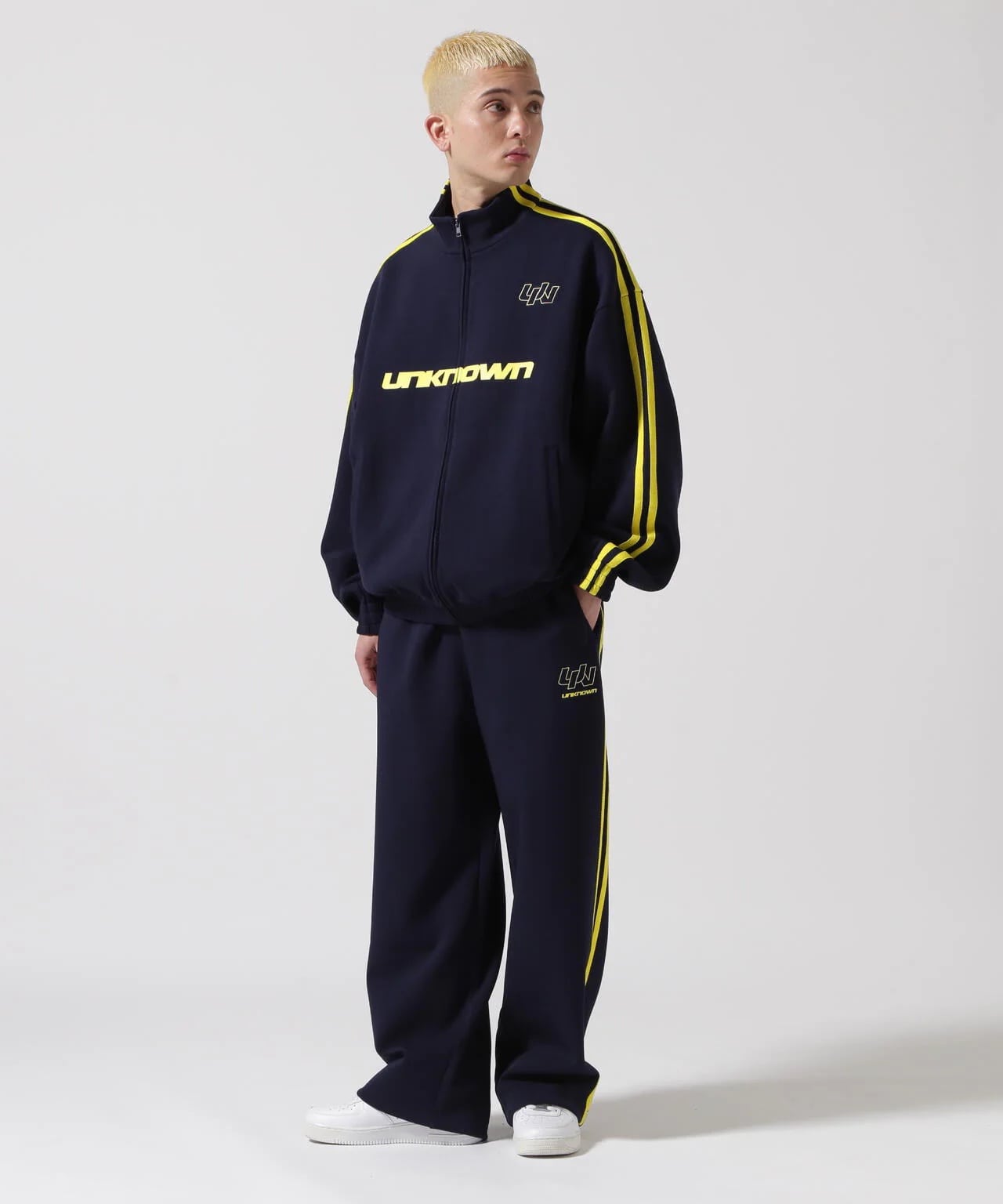 UNロゴUNKNOWN LONDON/アンノウンロンドン/BAGGY FIT UN STRIPE TRACK TOP