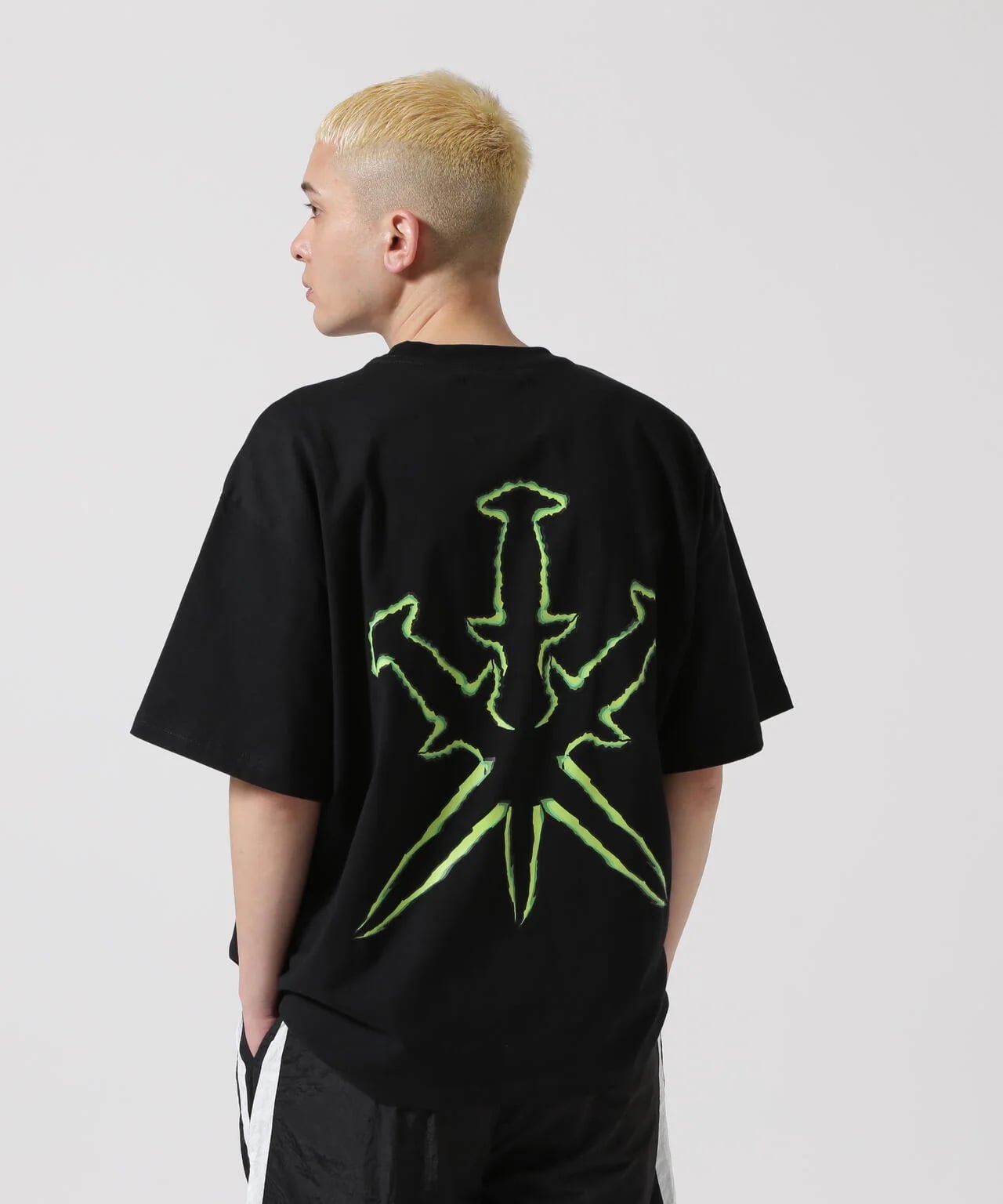 UNKNOWN LONDON/アンノウンロンドン/MONSTER DAGGER GRAPHIC TEE