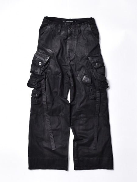 JULIUS/ユリウス DENIM GASMASK CARGO TROUSER / BLK WAX