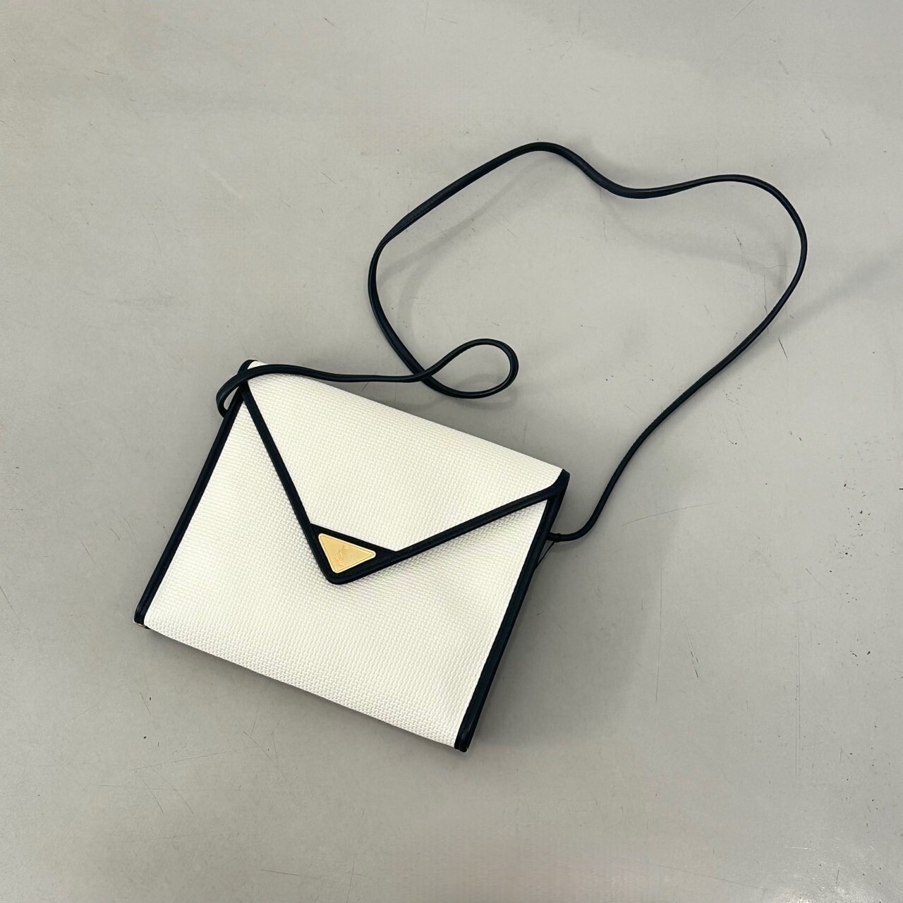 vintage YVES SAINT LAURENT〈イヴ・サンローラン〉ショルダーバッグ