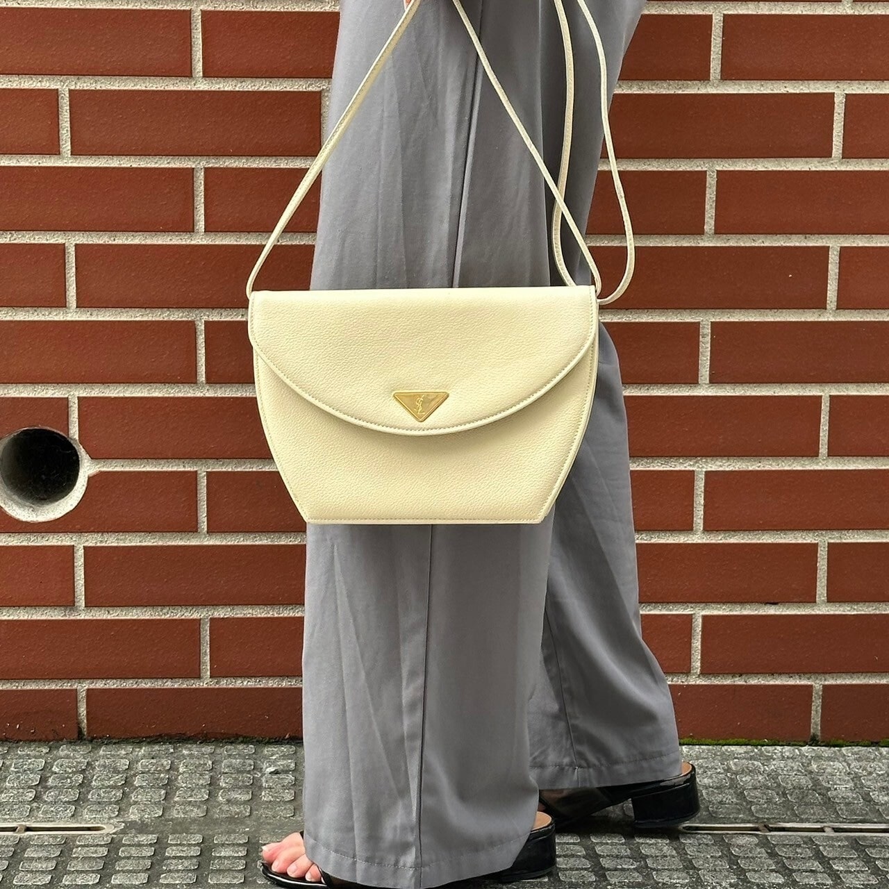 vintage YVES SAINT LAURENT〈イヴ・サンローラン〉ショルダーバッグ