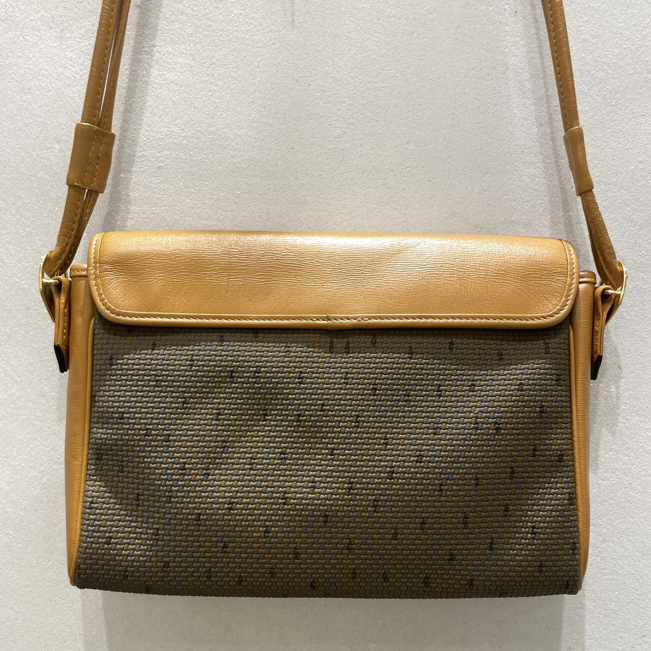 vintage YVES SAINT LAURENT(イヴ・サンローラン）ショルダーバッグ