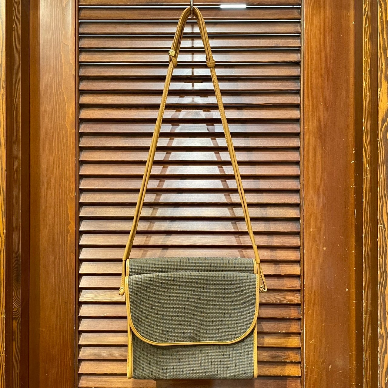 vintage YVES SAINT LAURENT〈イヴ・サンローラン〉ショルダーバッグ