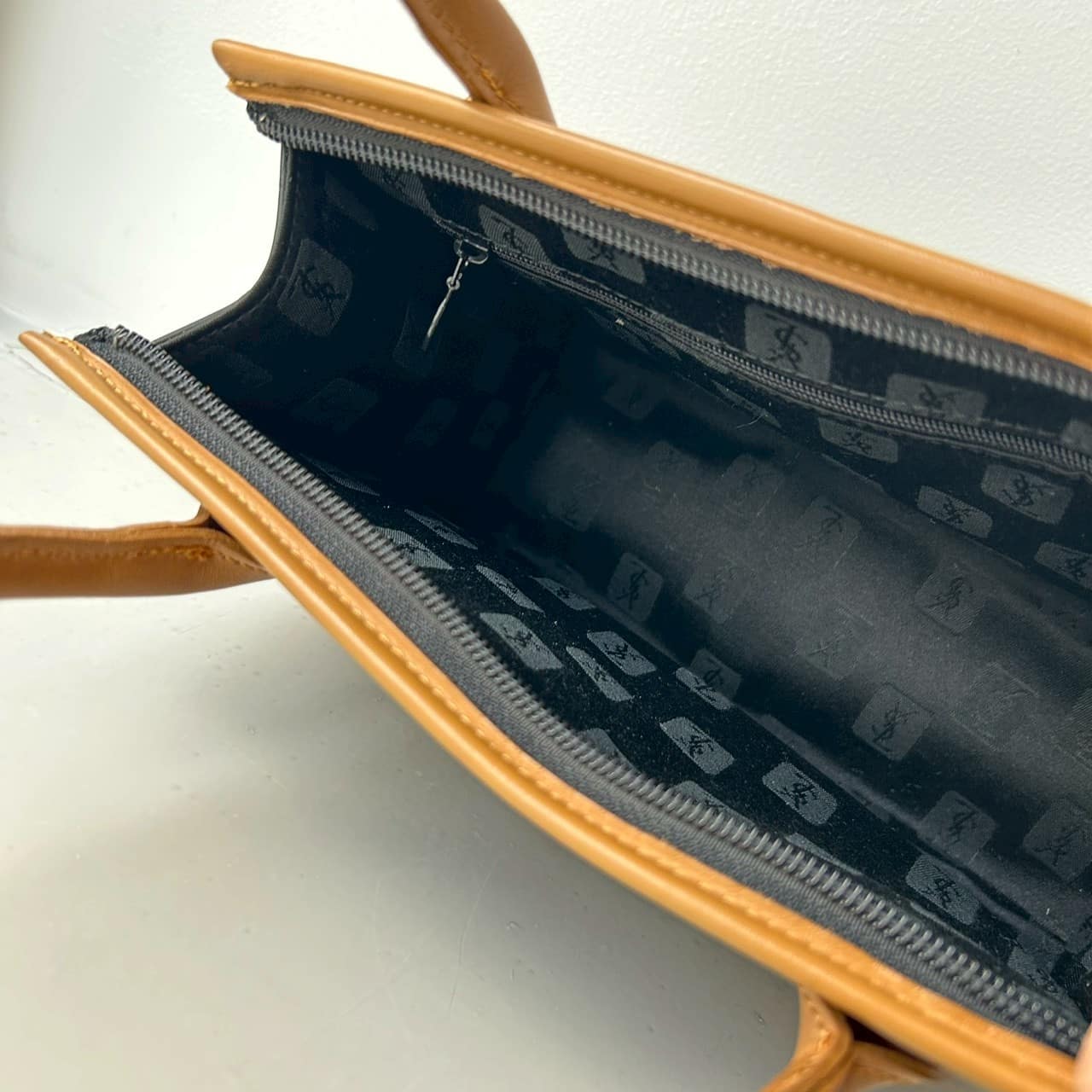 vintage YVES SAINT LAURENT〈イヴ・サンローラン〉ハンドバッグ