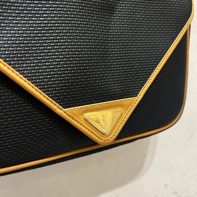 vintage YVES SAINT LAURENT(イヴ・サンローラン）ショルダーバッグ