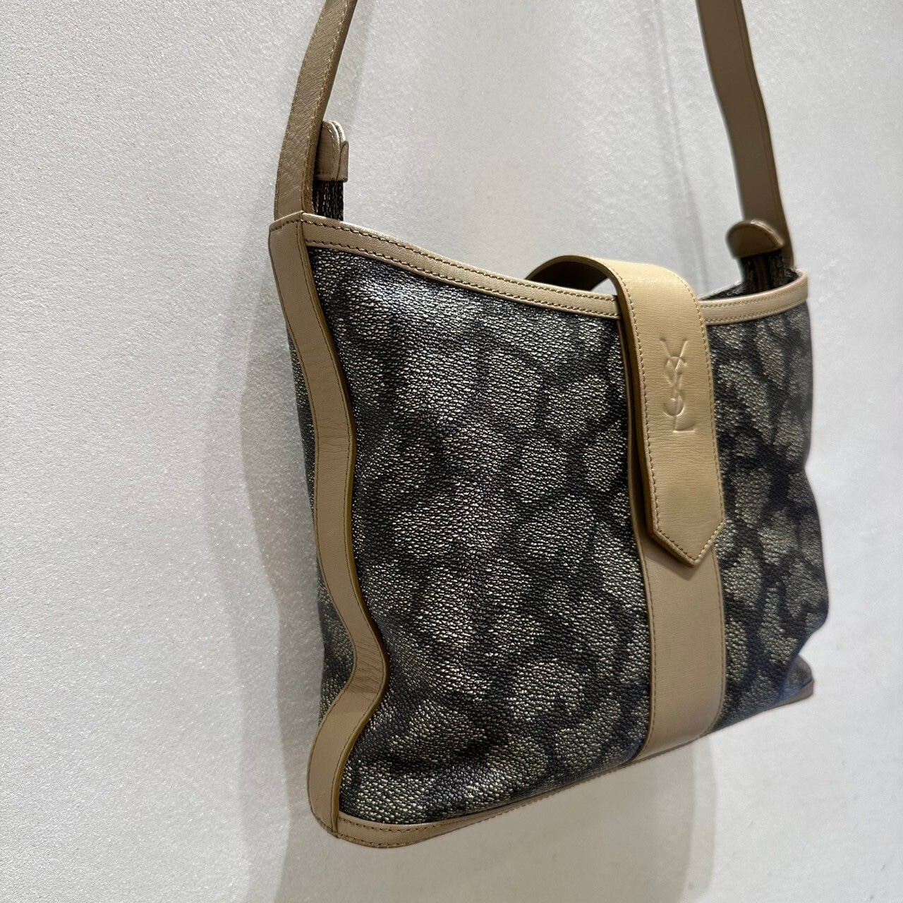 vintage YVES SAINT LAURENT〈イヴ・サンローラン〉ショルダーバッグ