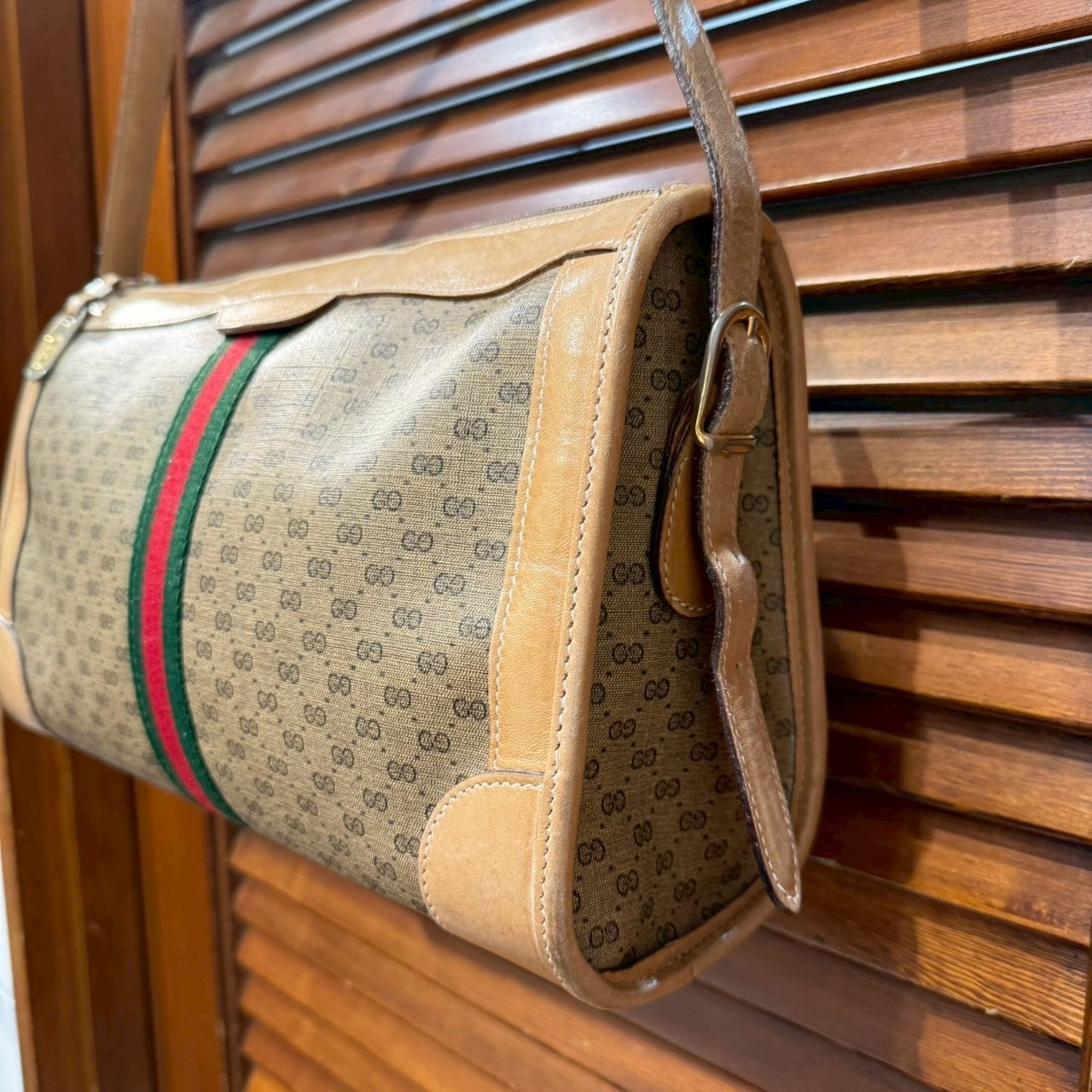 GUCCI ☆ 〔ネオ ヴィンテージ〕GGスプリーム メッセンジャー