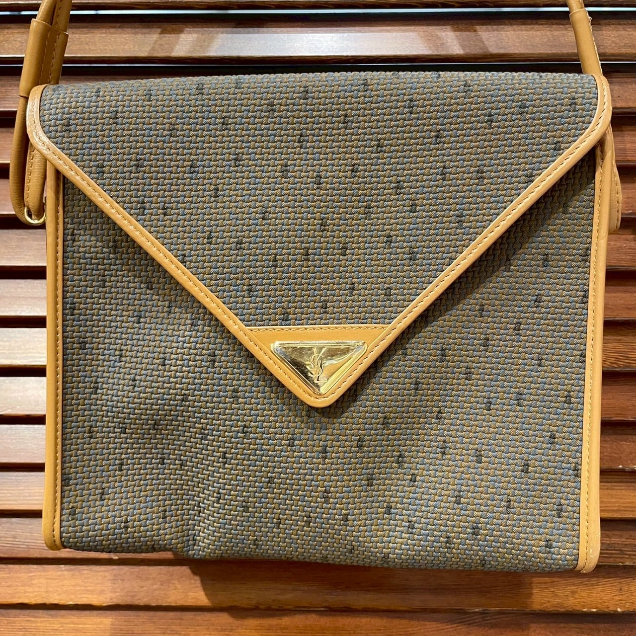 vintage YVES SAINT LAURENT〈イヴ・サンローラン〉ショルダーバッグ