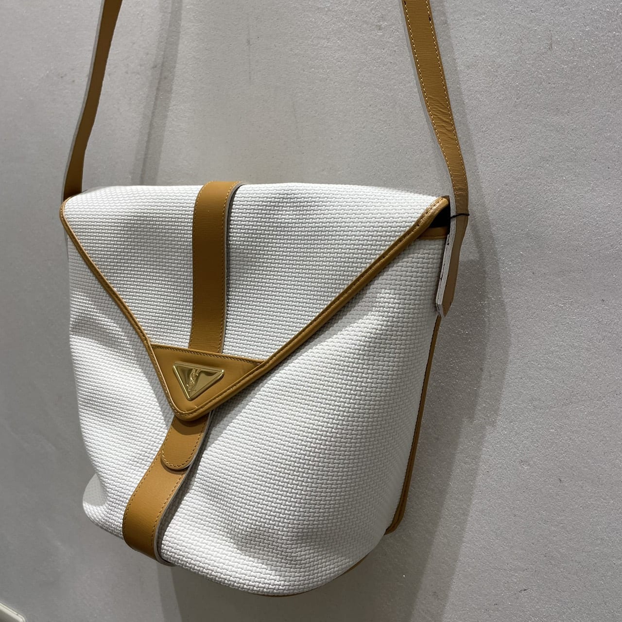 vintage YVES SAINT LAURENT(イヴ・サンローラン）ショルダーバッグ
