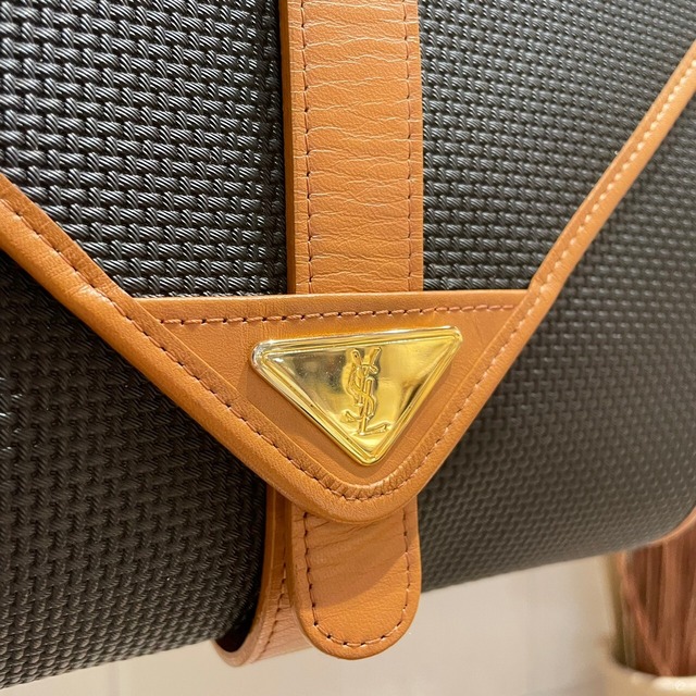 vintage YVES SAINT LAURENT(イヴ・サンローラン）ショルダーバッグ