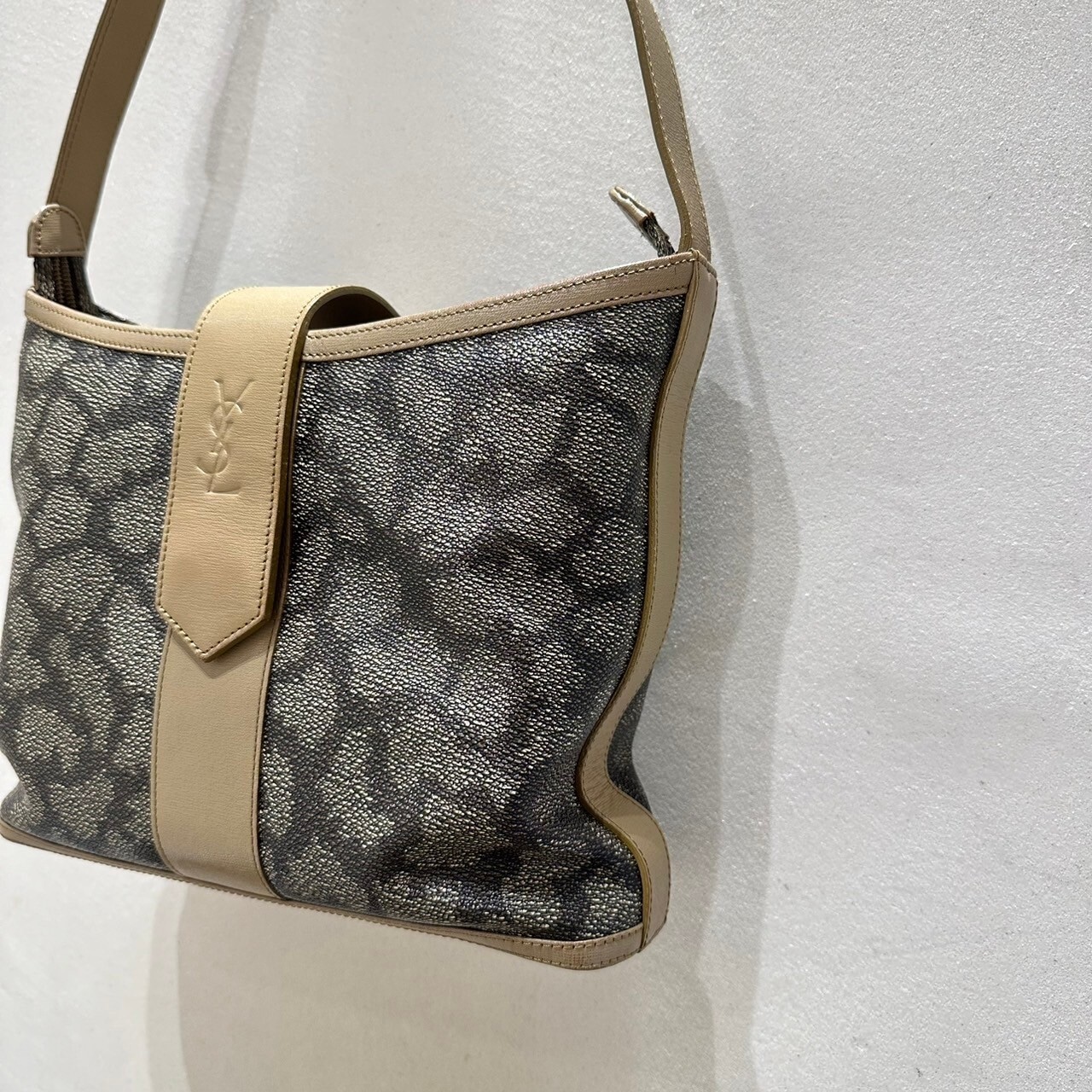 vintage YVES SAINT LAURENT〈イヴ・サンローラン〉ショルダーバッグ