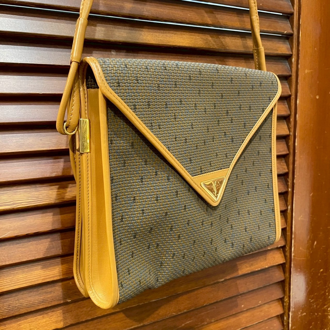 vintage YVES SAINT LAURENT〈イヴ・サンローラン〉ショルダーバッグ