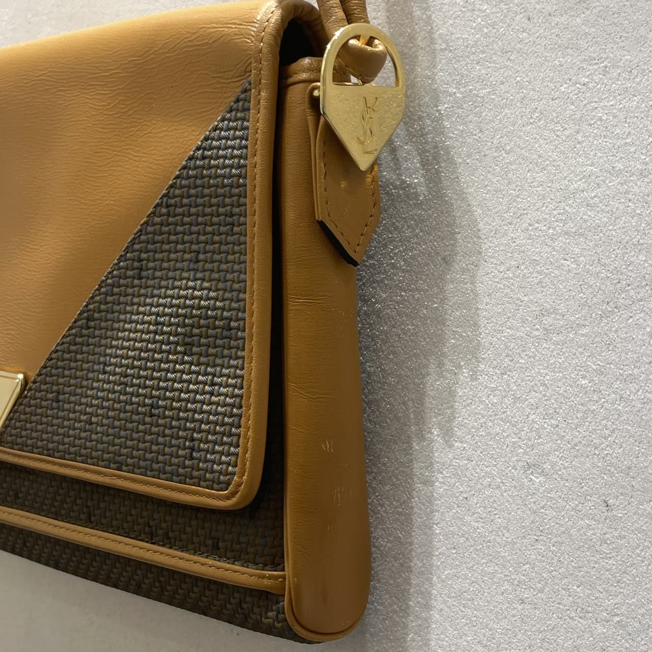 vintage YVES SAINT LAURENT(イヴ・サンローラン）ショルダーバッグ