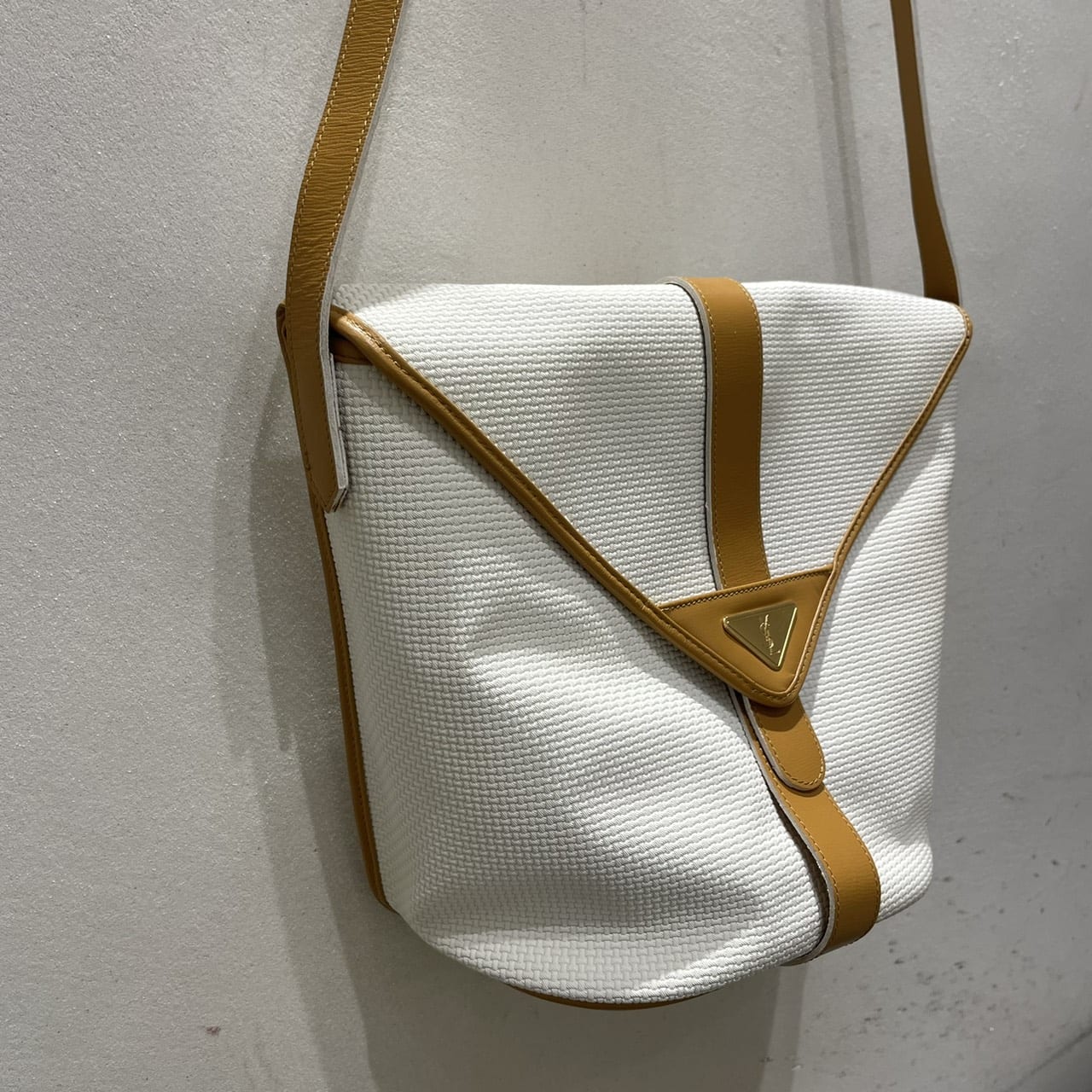 vintage YVES SAINT LAURENT(イヴ・サンローラン）ショルダーバッグ