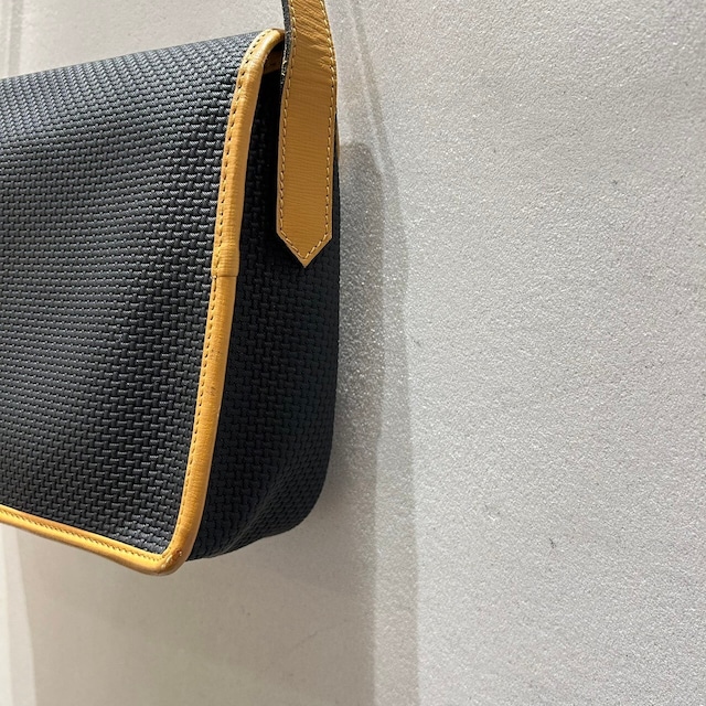 vintage YVES SAINT LAURENT(イヴ・サンローラン）ショルダーバッグ