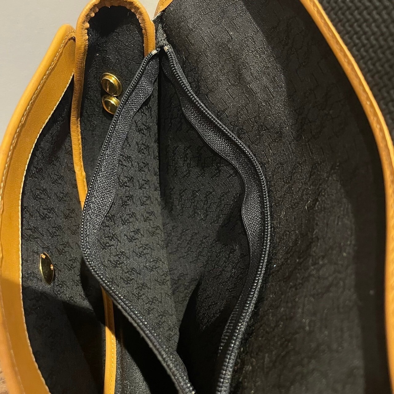 vintage YVES SAINT LAURENT(イヴ・サンローラン）ショルダーバッグ