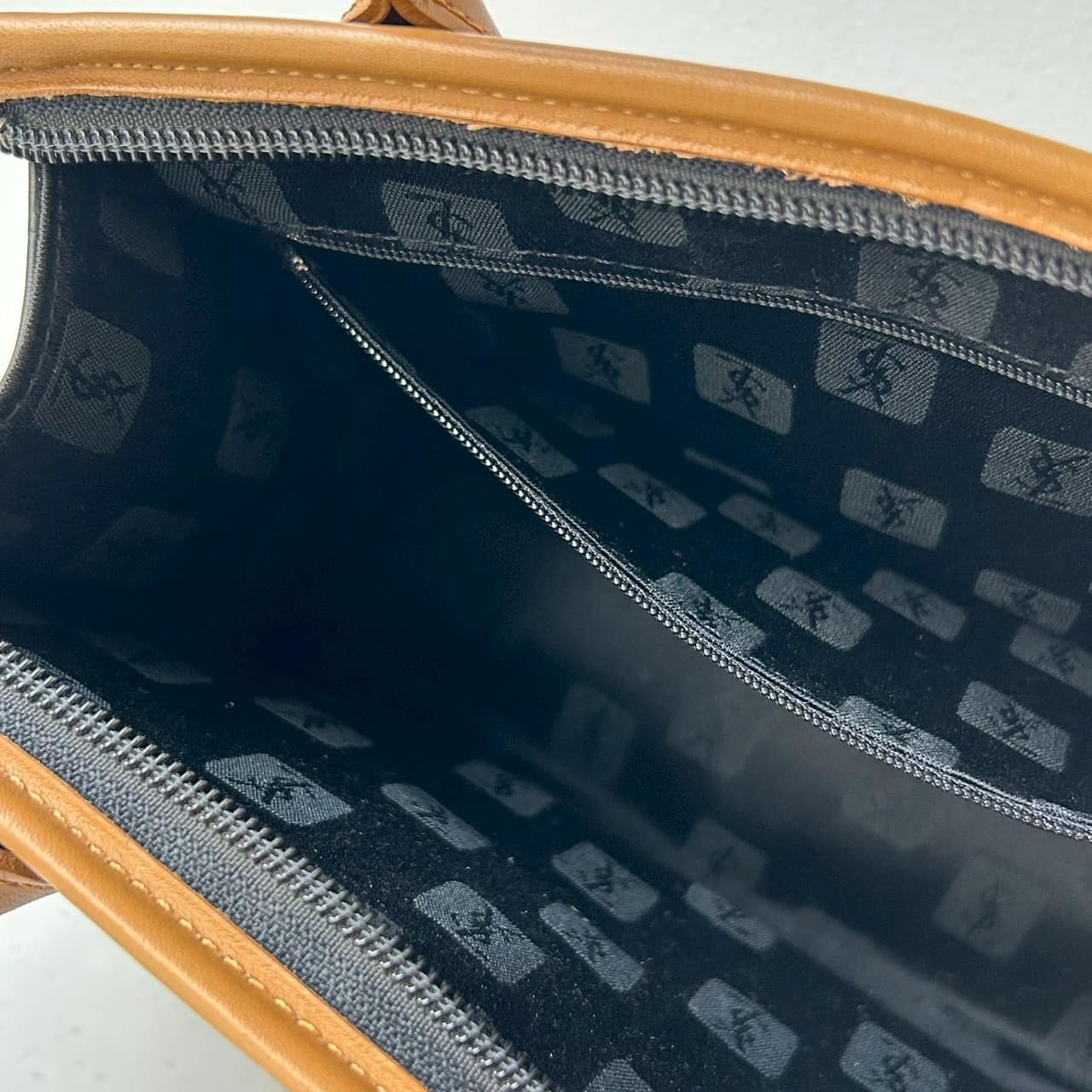 vintage YVES SAINT LAURENT〈イヴ・サンローラン〉ハンドバッグ