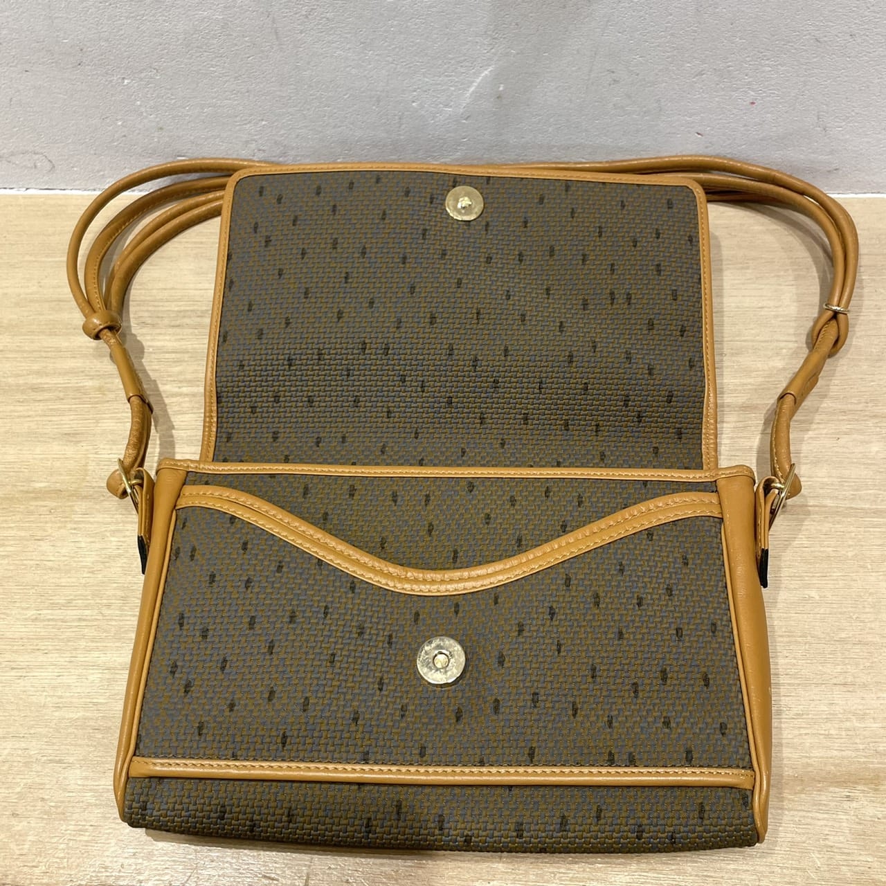 vintage YVES SAINT LAURENT(イヴ・サンローラン）ショルダーバッグ
