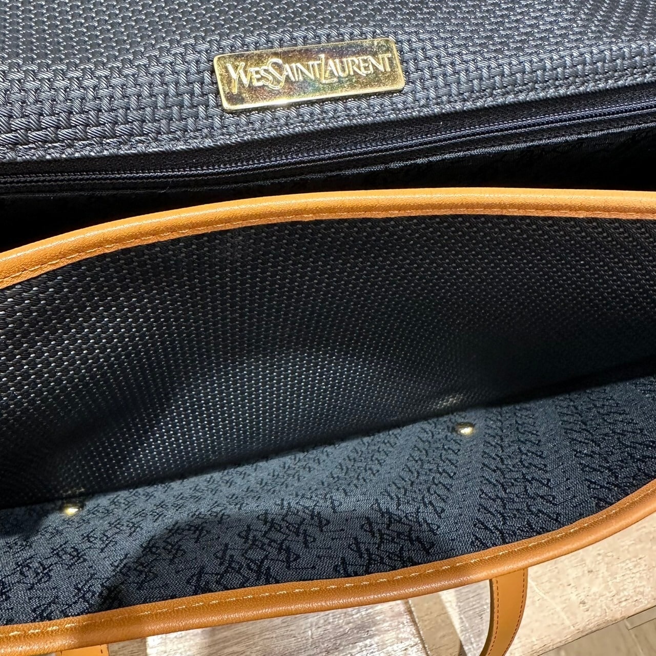 vintage YVES SAINT LAURENT(イヴ・サンローラン）ハンドバッグ