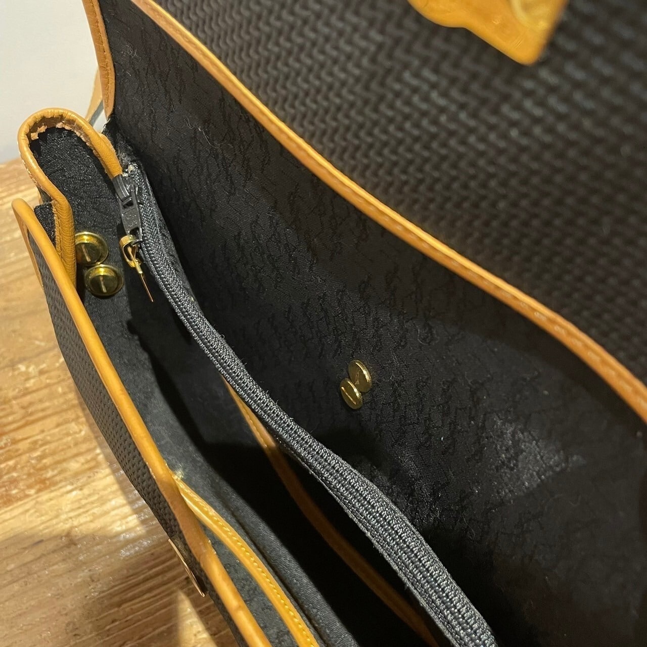 vintage YVES SAINT LAURENT(イヴ・サンローラン）ショルダーバッグ