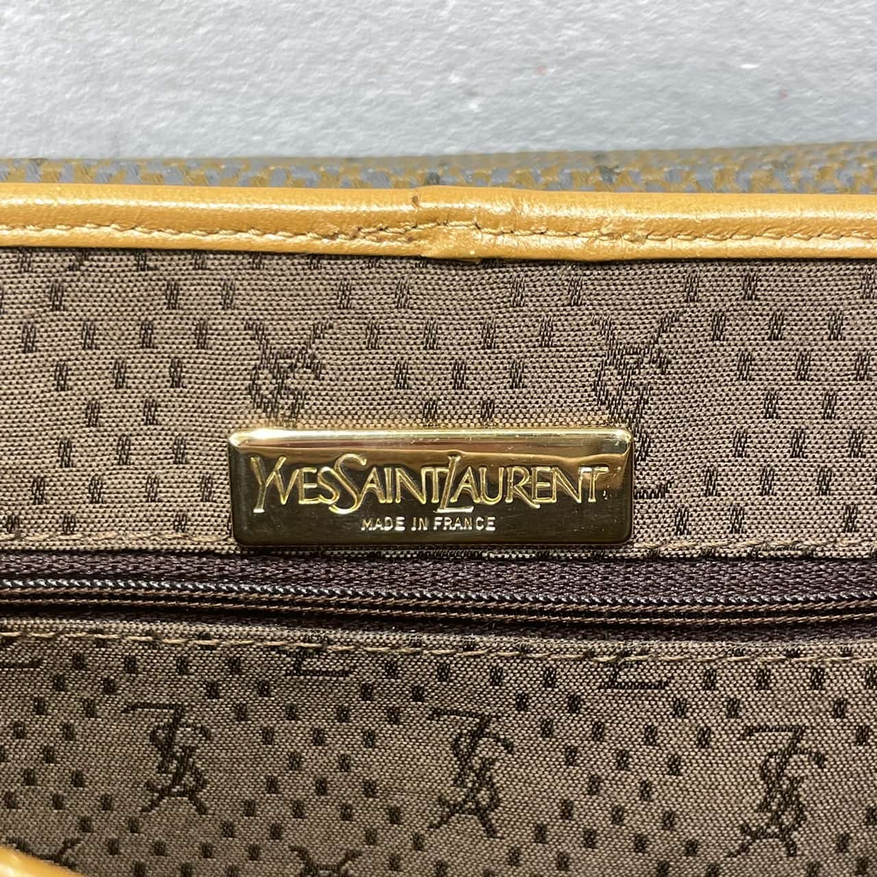 vintage YVES SAINT LAURENT(イヴ・サンローラン）ショルダーバッグ