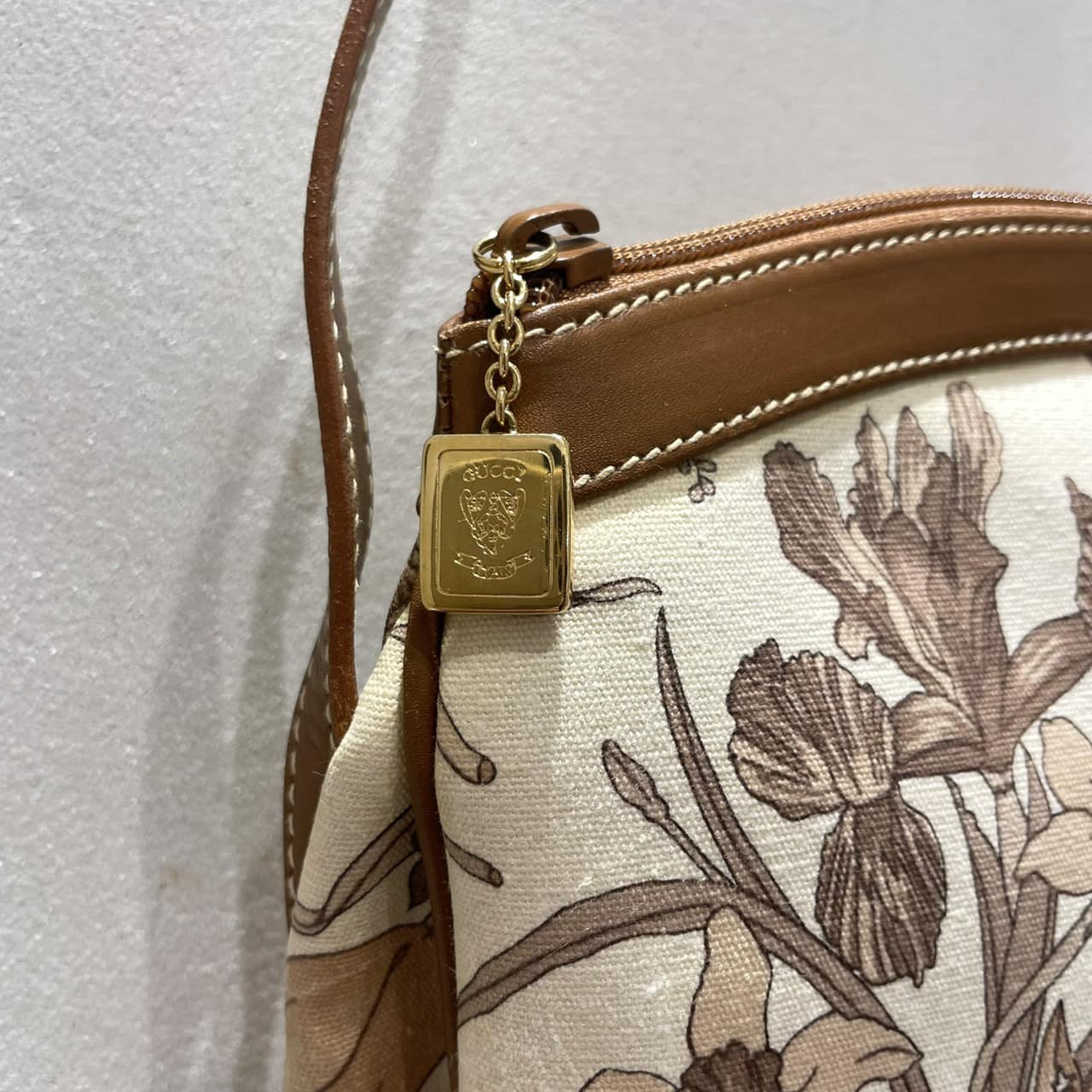vintage GUCCI〈ヴィンテージグッショルダーバッグチ〉
