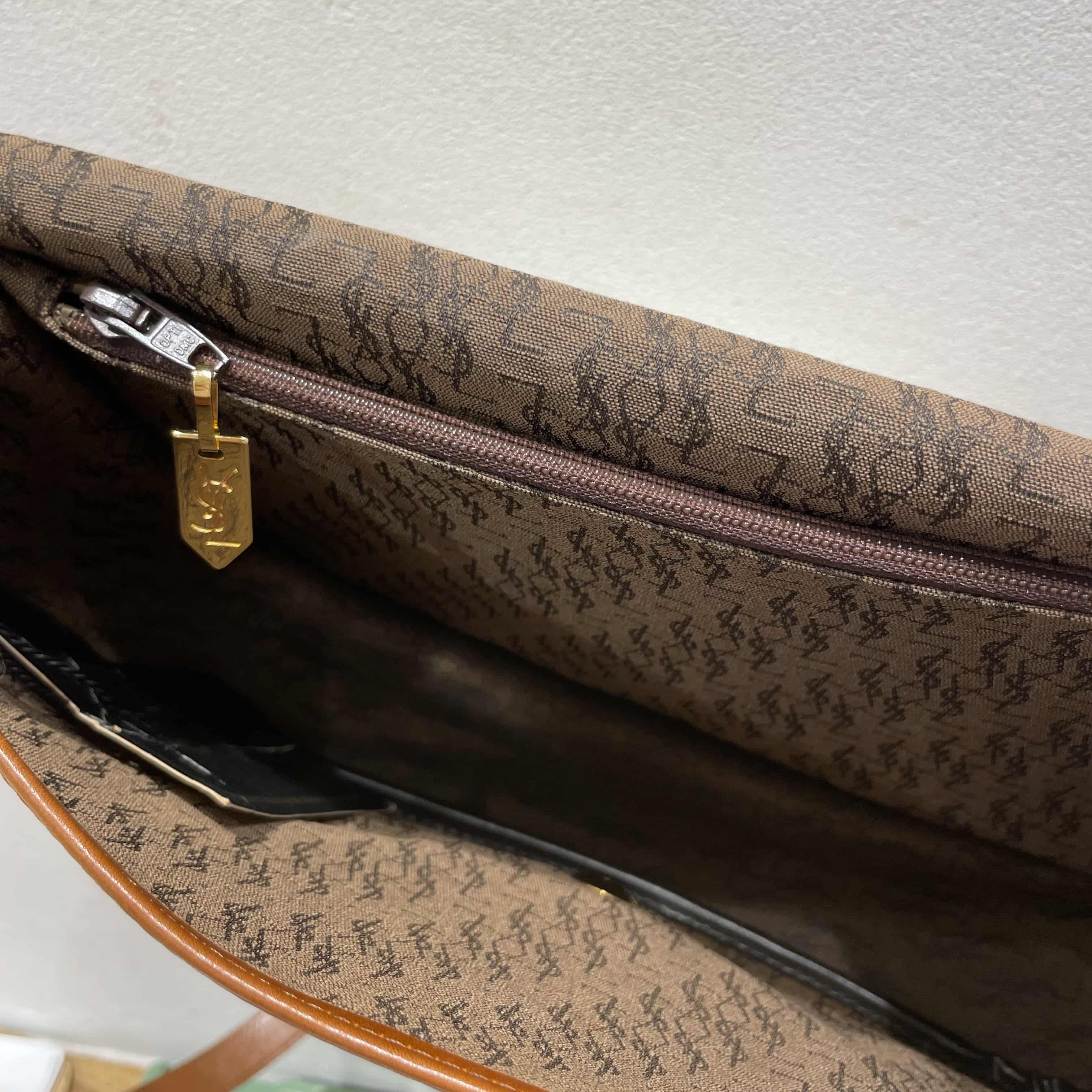 vintage YVES SAINT LAURENT〈イヴ・サンローラン〉ショルダーバッグ