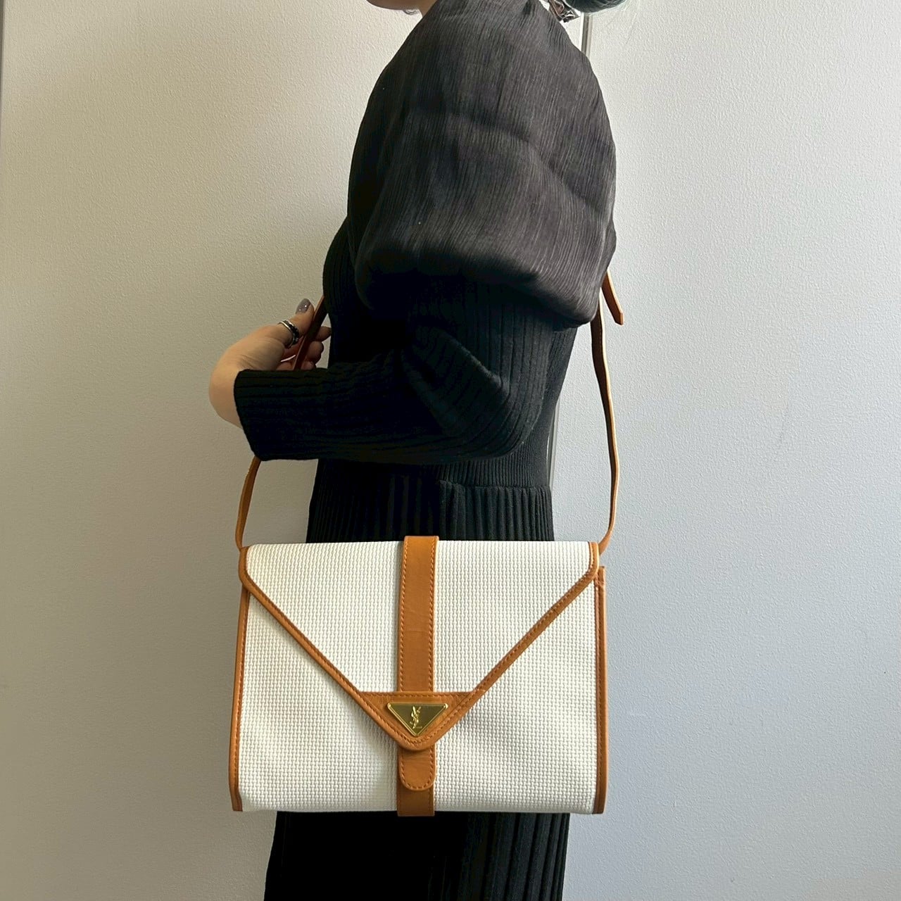 vintage YVES SAINT LAURENT〈イヴ・サンローラン〉ショルダーバッグ